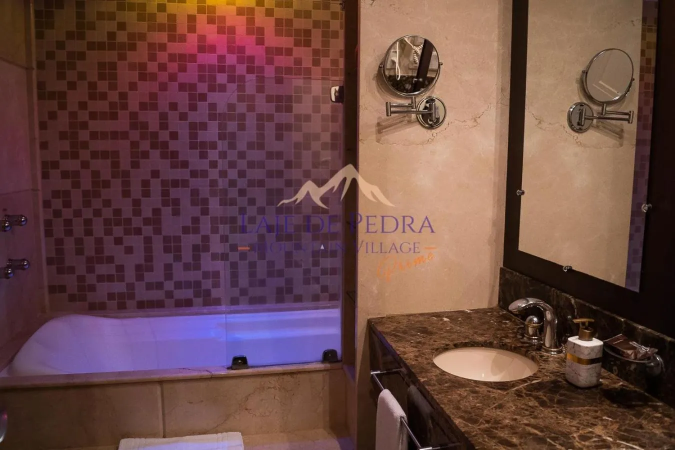 Hot Tub in Laje de Pedra Mountain VillagePrime