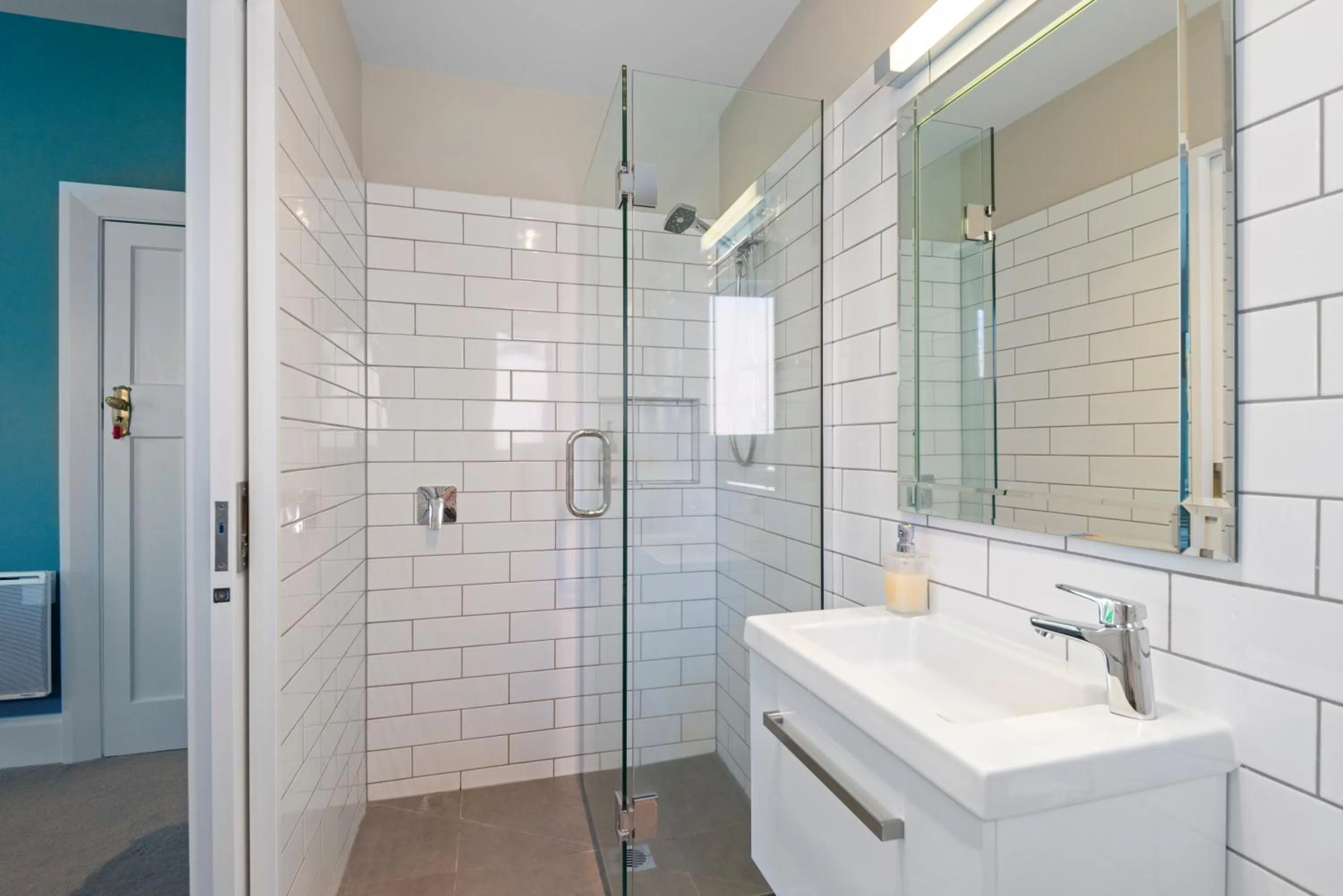 Shower in Homelea Bed and Breakfast