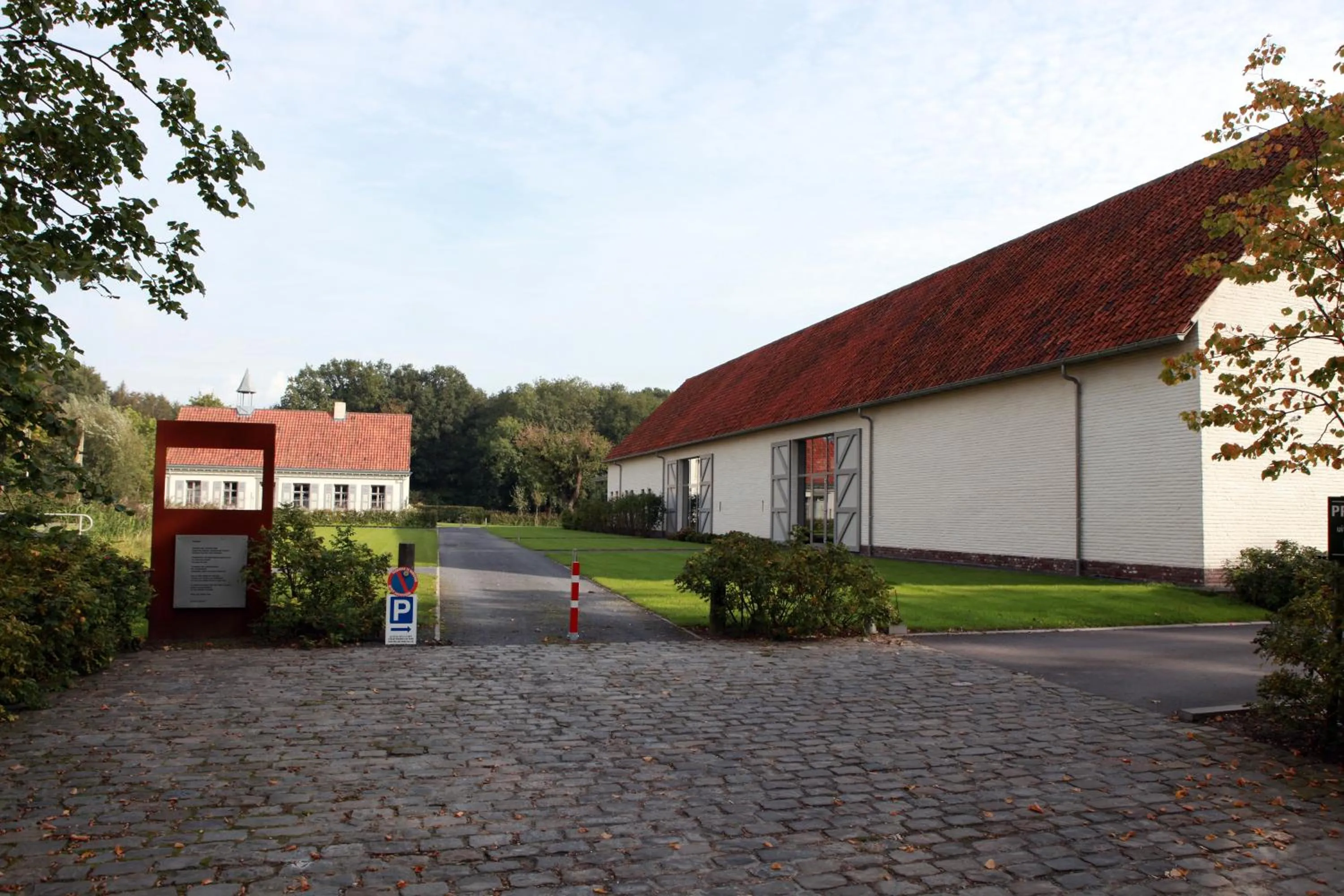 Facade/entrance in Cleythil Hotel