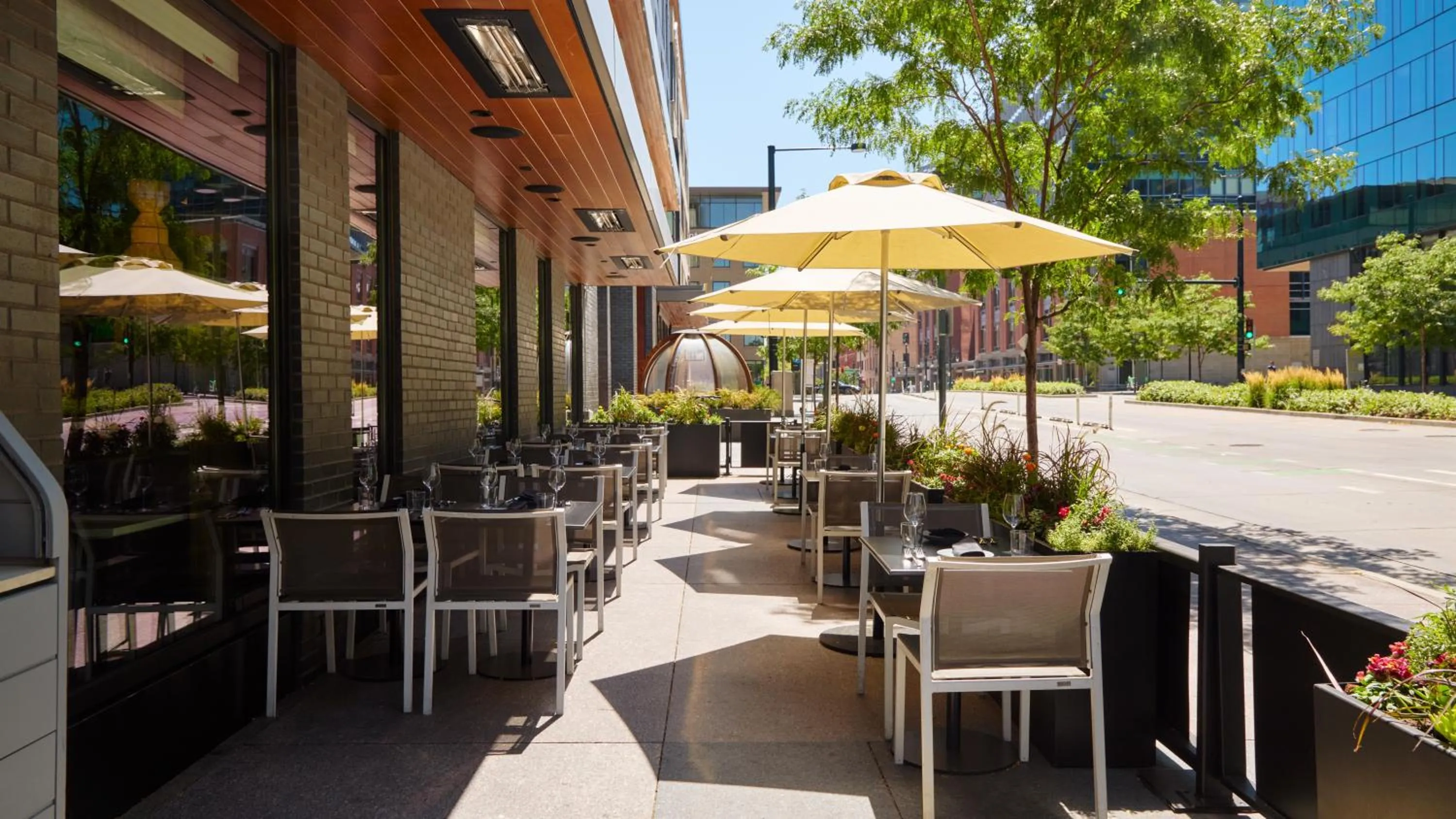 Restaurant/places to eat in Limelight Hotel Denver