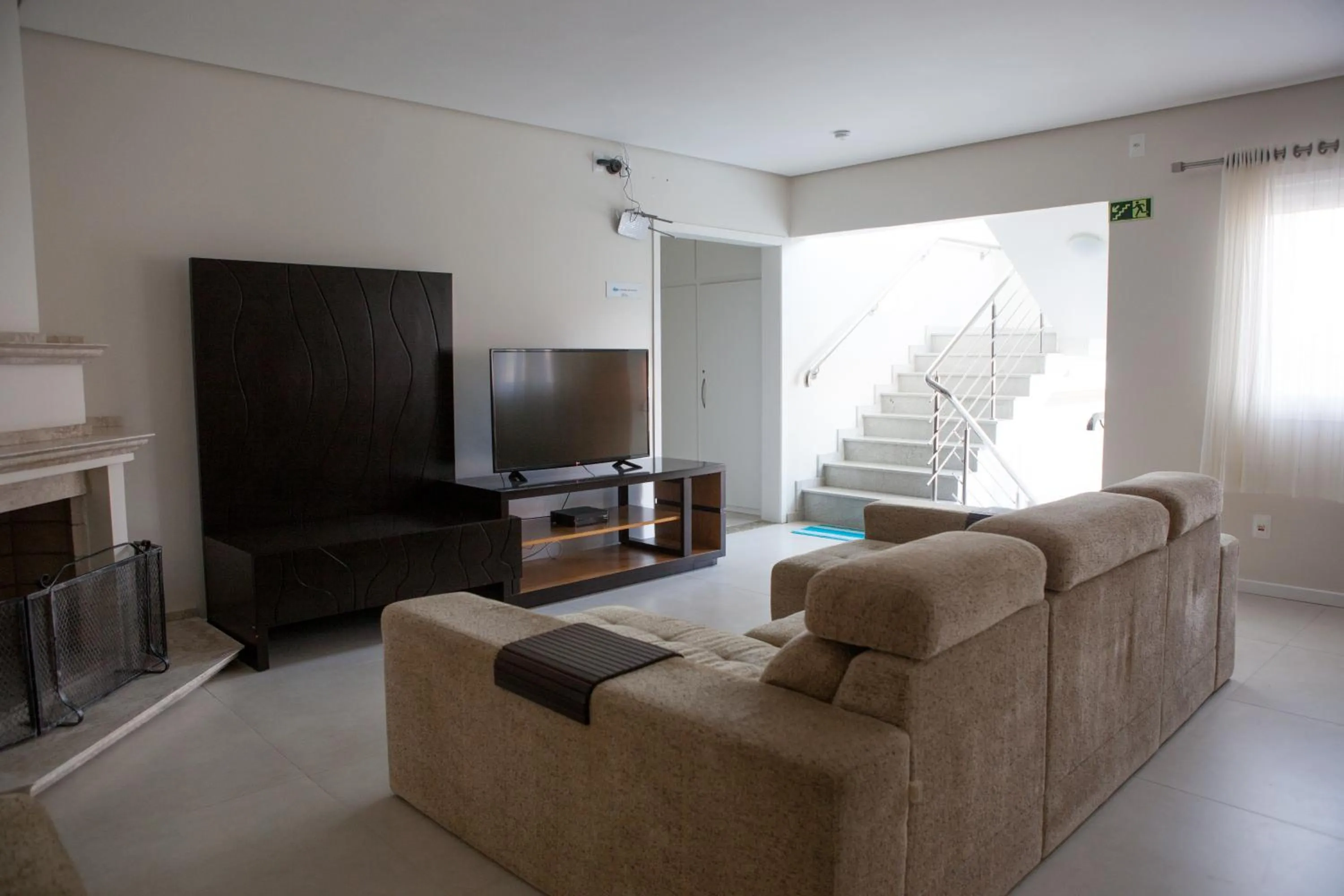 Communal lounge/ TV room in Pousada Vista da Barra