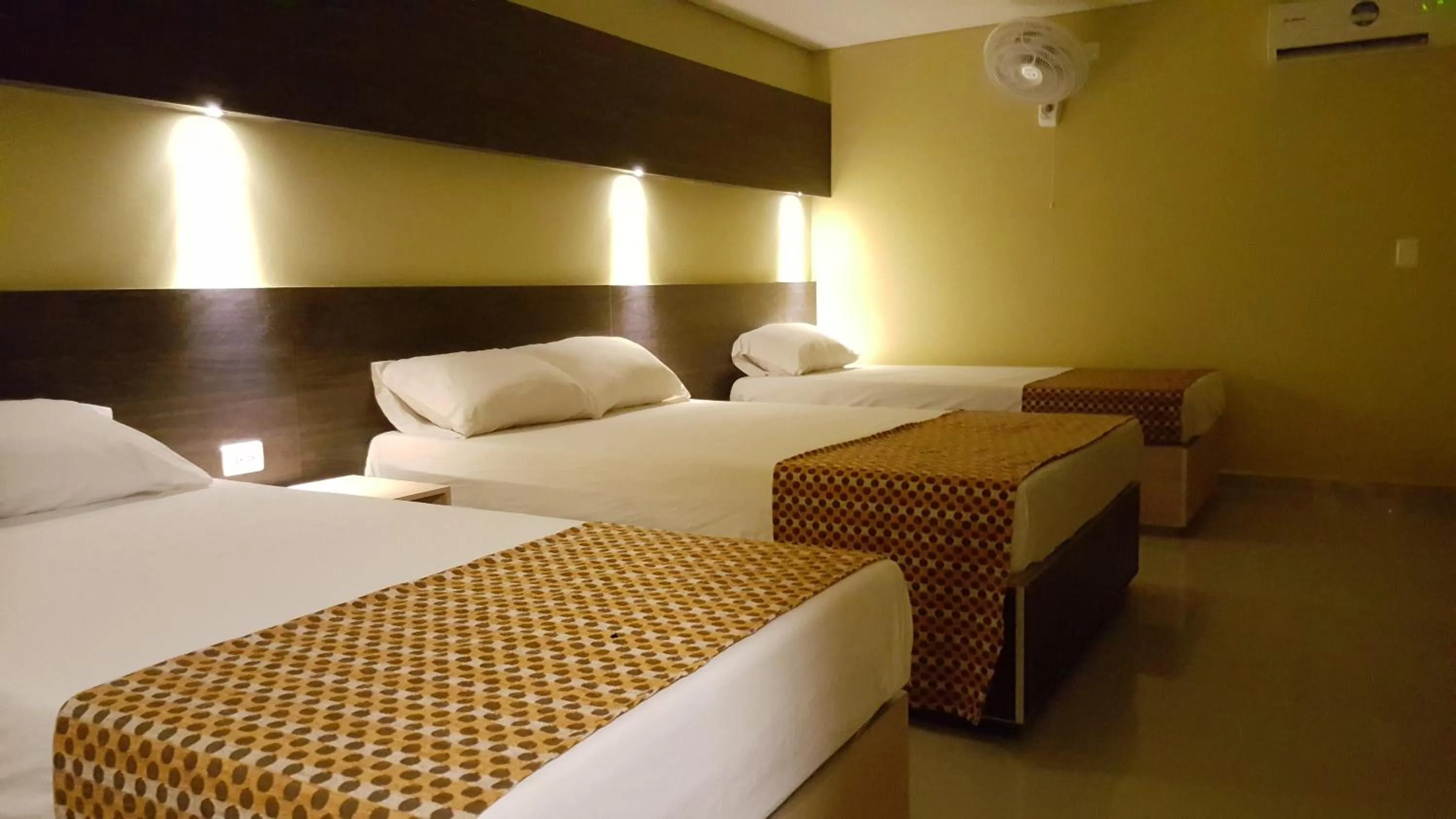 Photo of the whole room, Bed in Hotel 56 Avenue Plaza