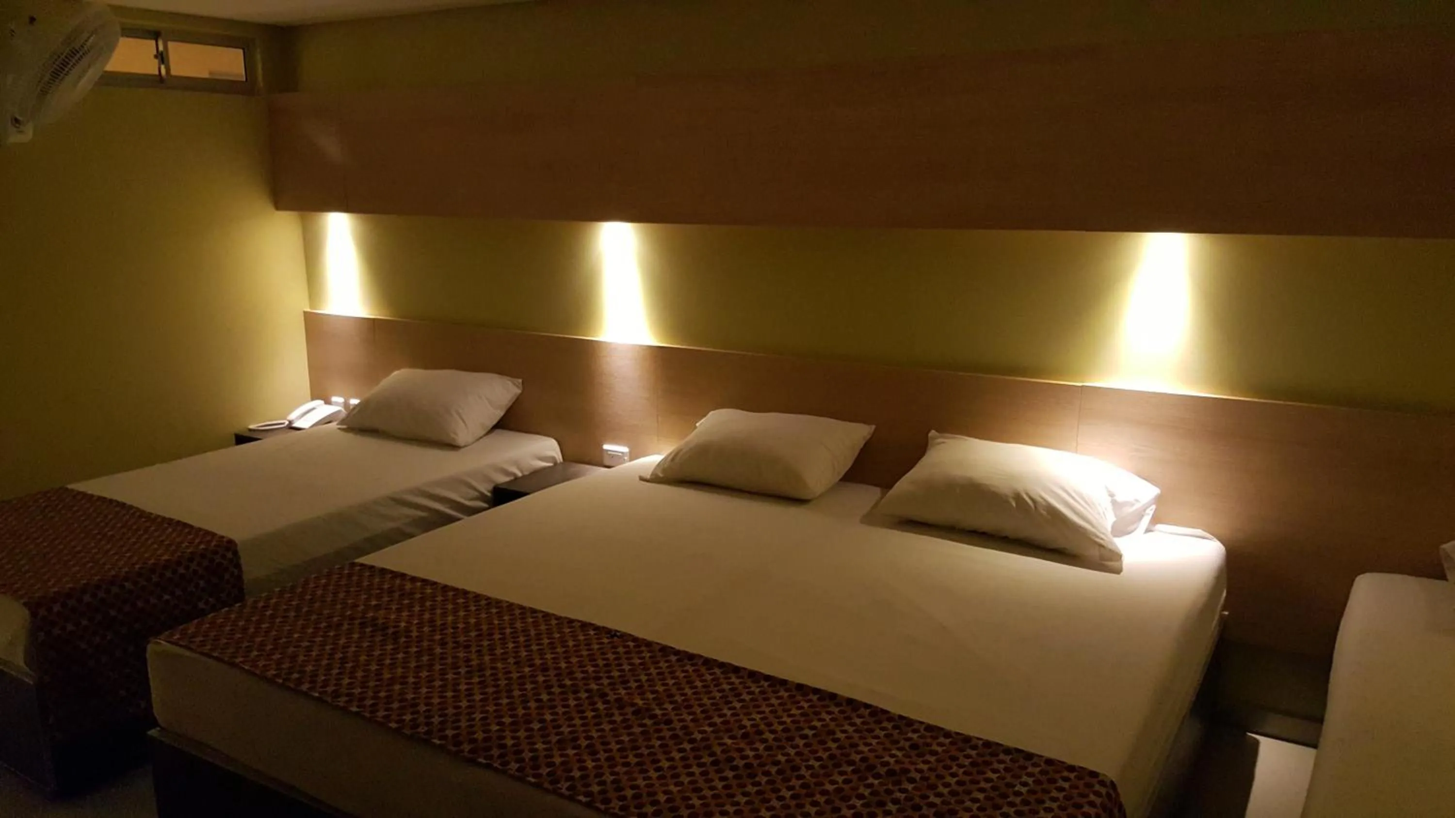 Bed in Hotel 56 Avenue Plaza