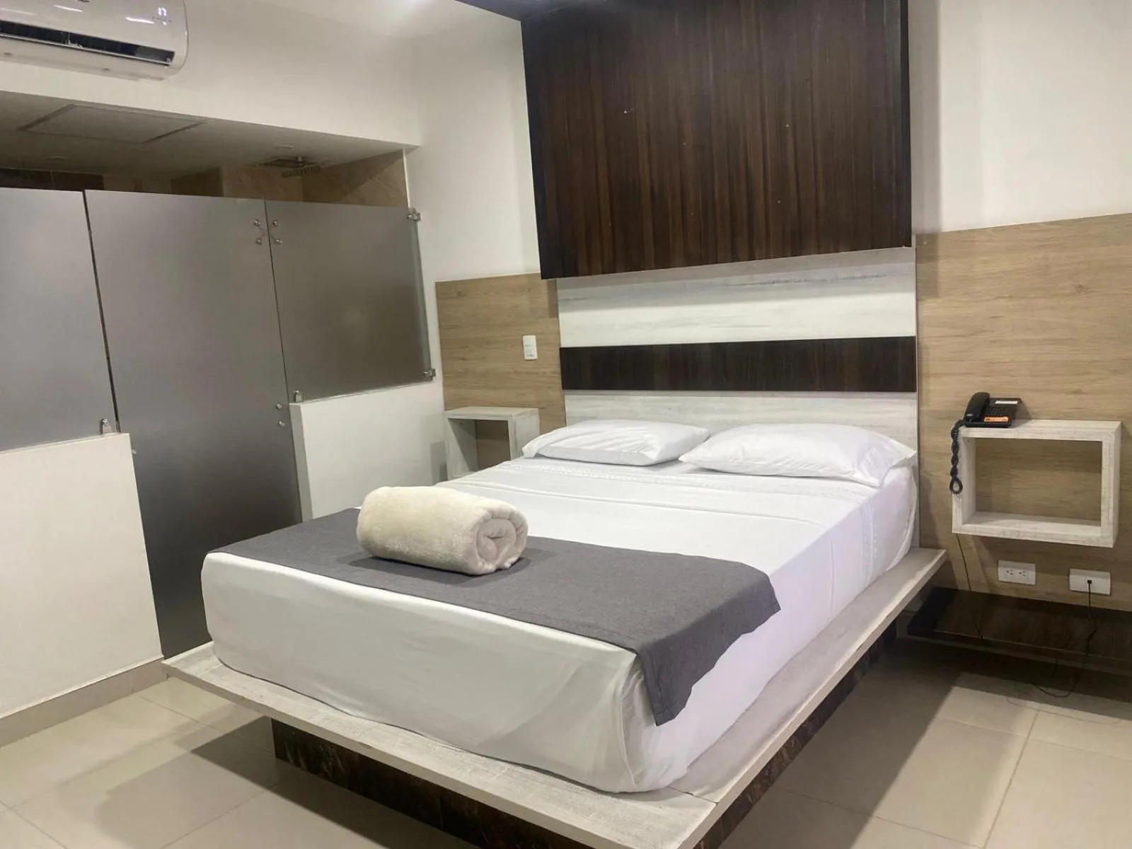 Bed in San Antonio Plaza