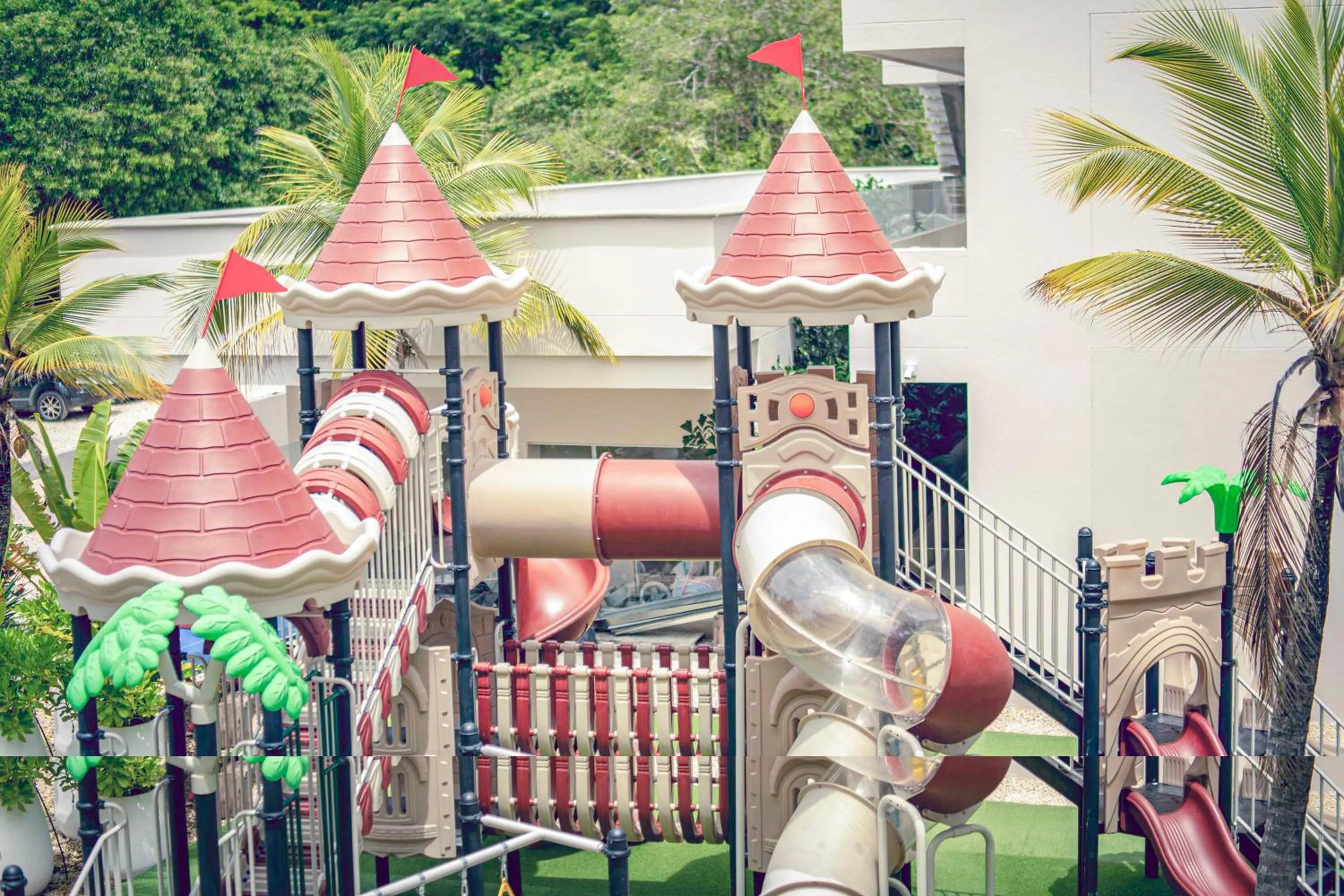 Children play ground in Loa Tolú by Bernalo Hotels