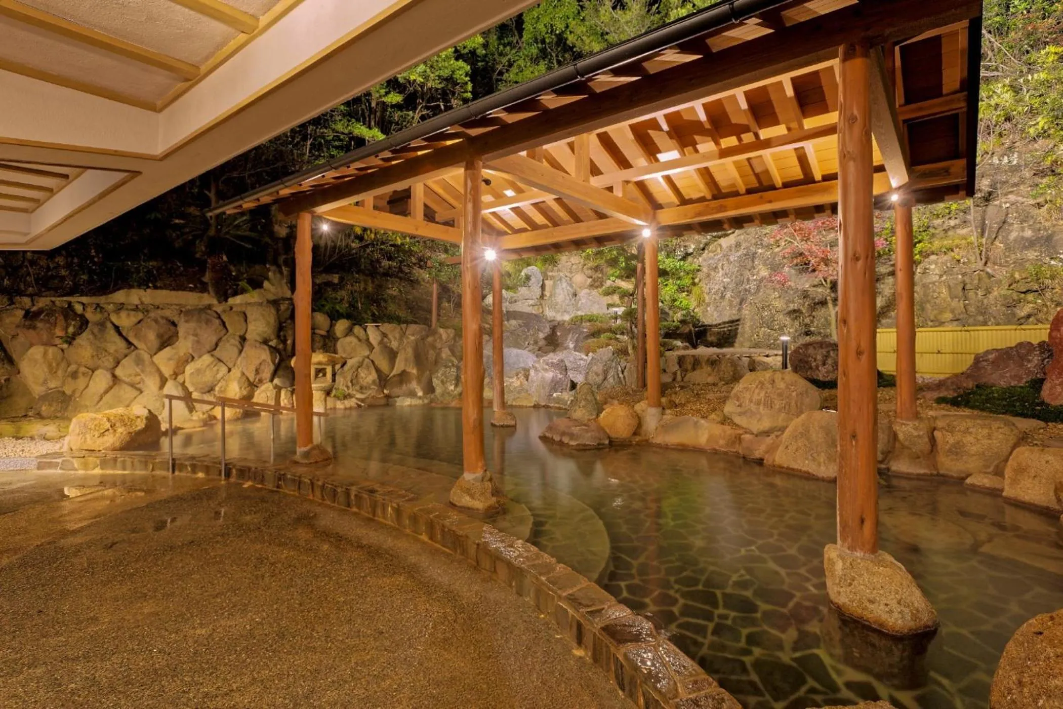 Hot Spring Bath in Ooedo Onsen Monogatari Premium Shirahama Saichoraku
