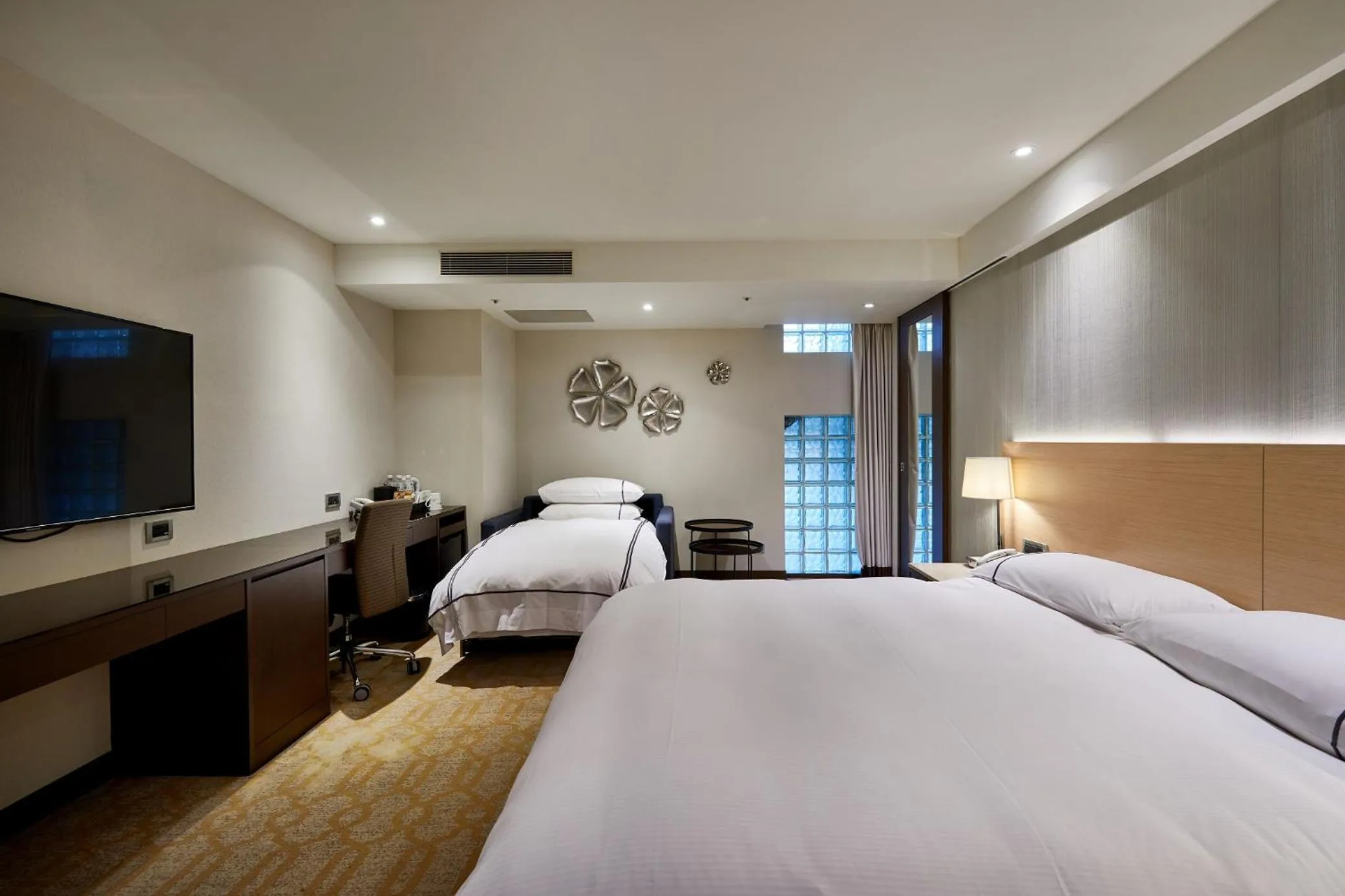 Photo of the whole room, Bed in K Hotel Tianjin