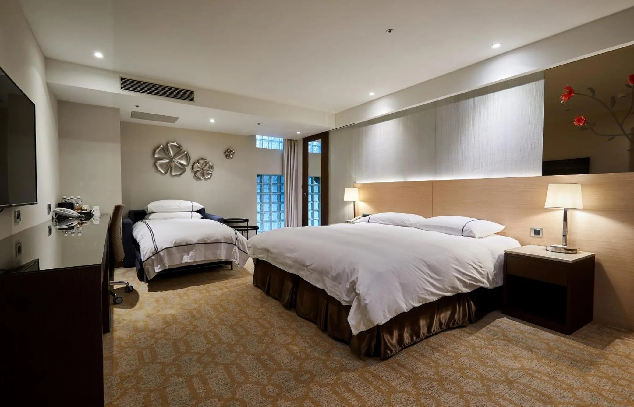Photo of the whole room, Bed in K Hotel Tianjin