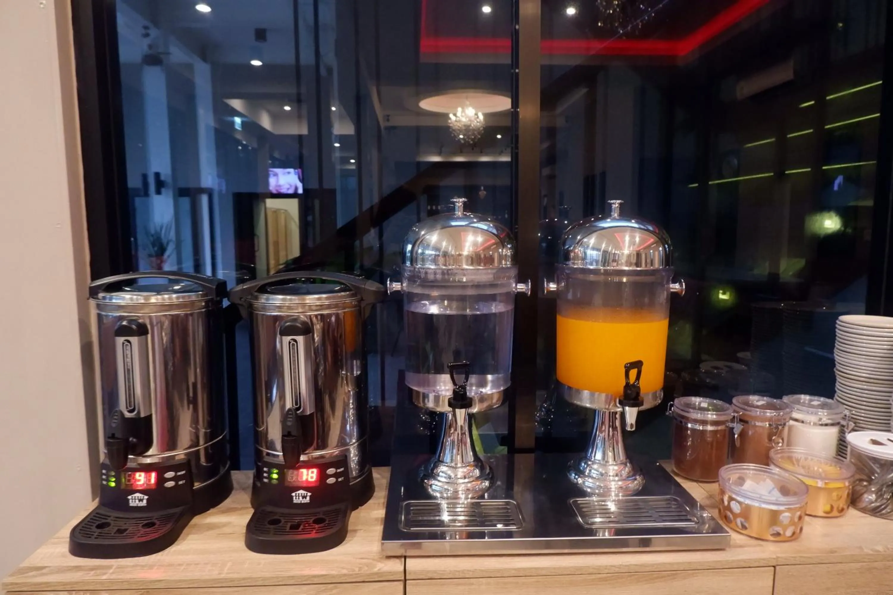 Communal kitchen in Pongsakorn Boutique Resort