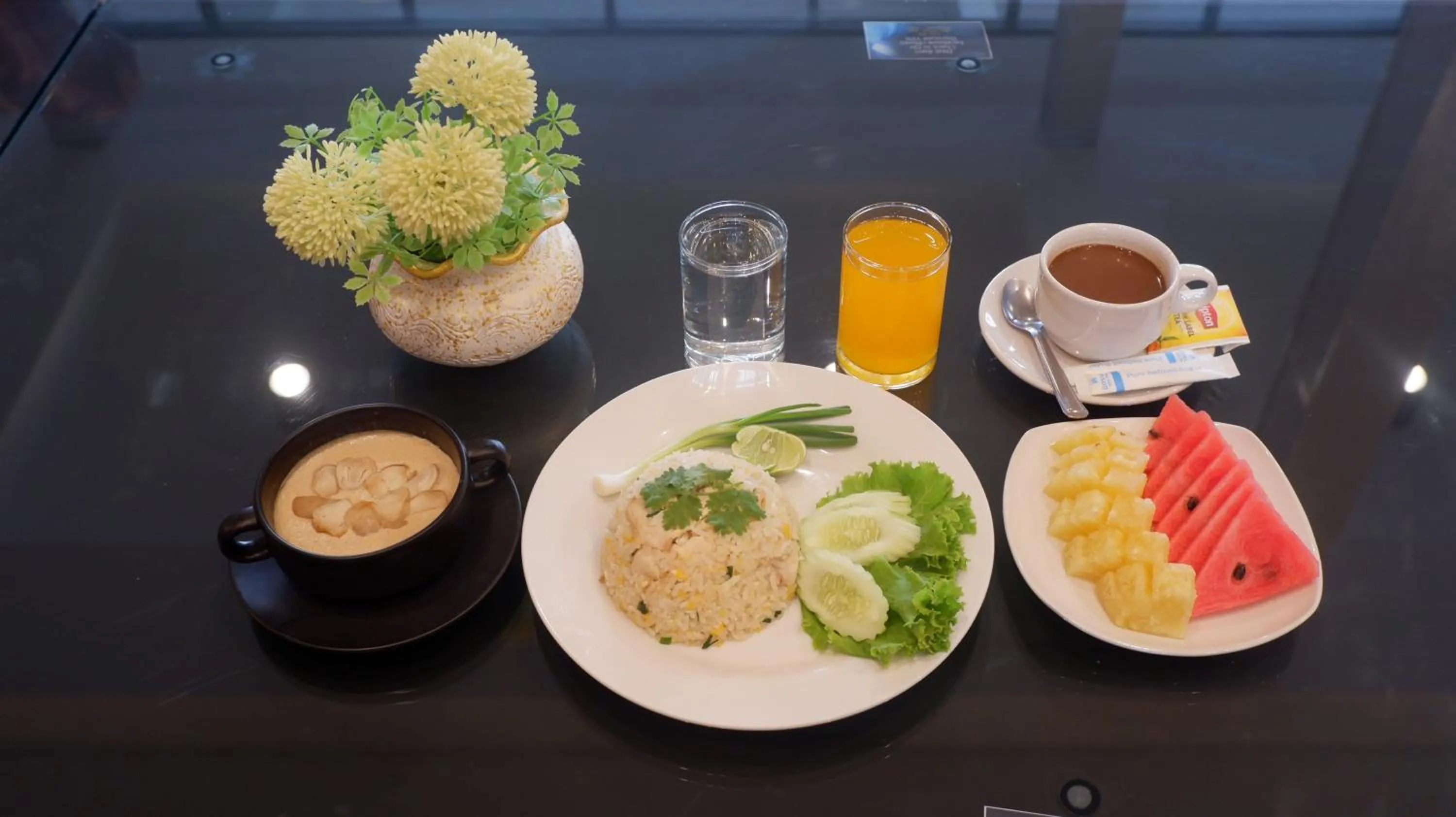 Asian breakfast in Pongsakorn Boutique Resort
