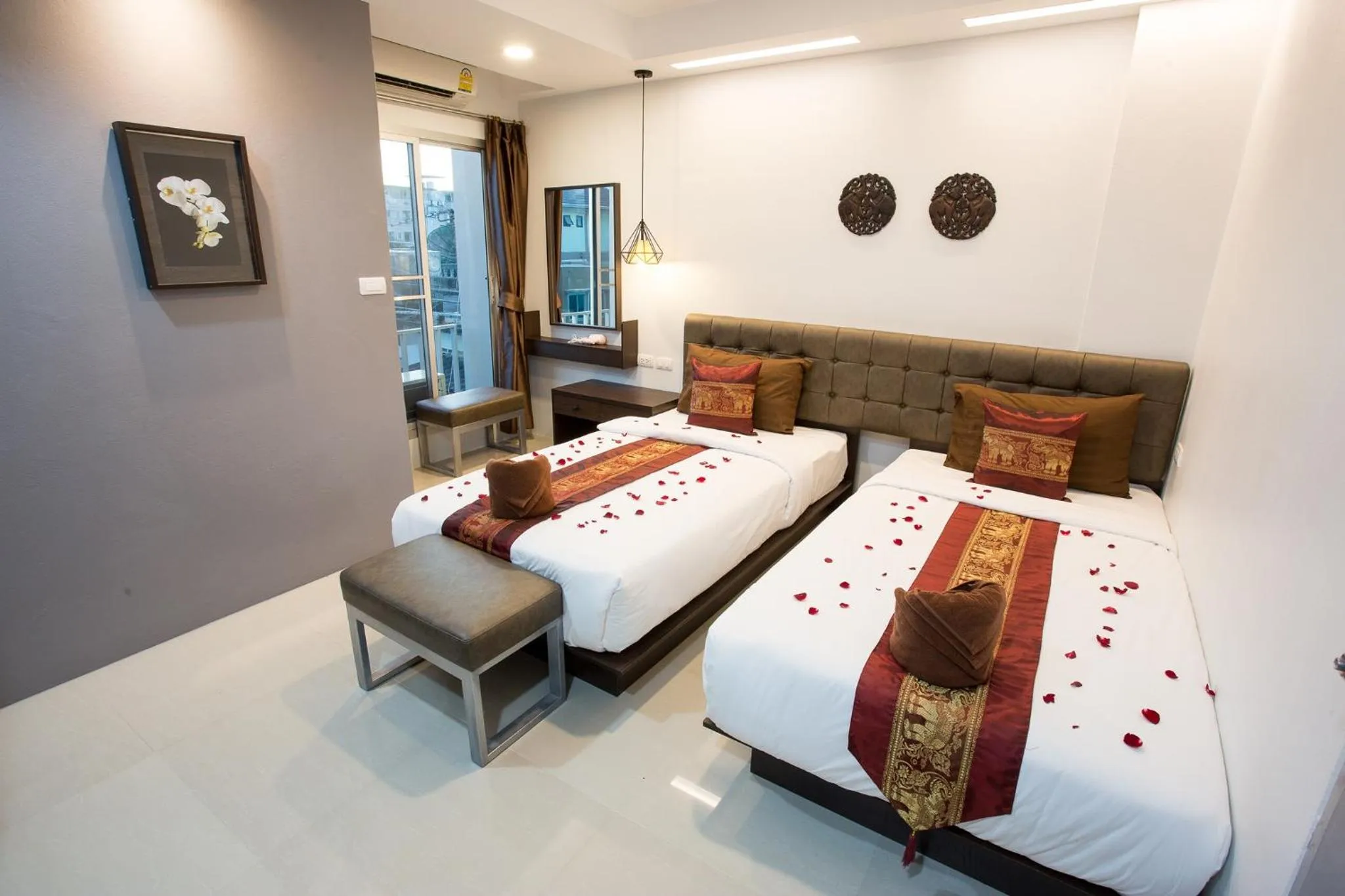 Decorative detail, Bed in Pongsakorn Boutique Resort