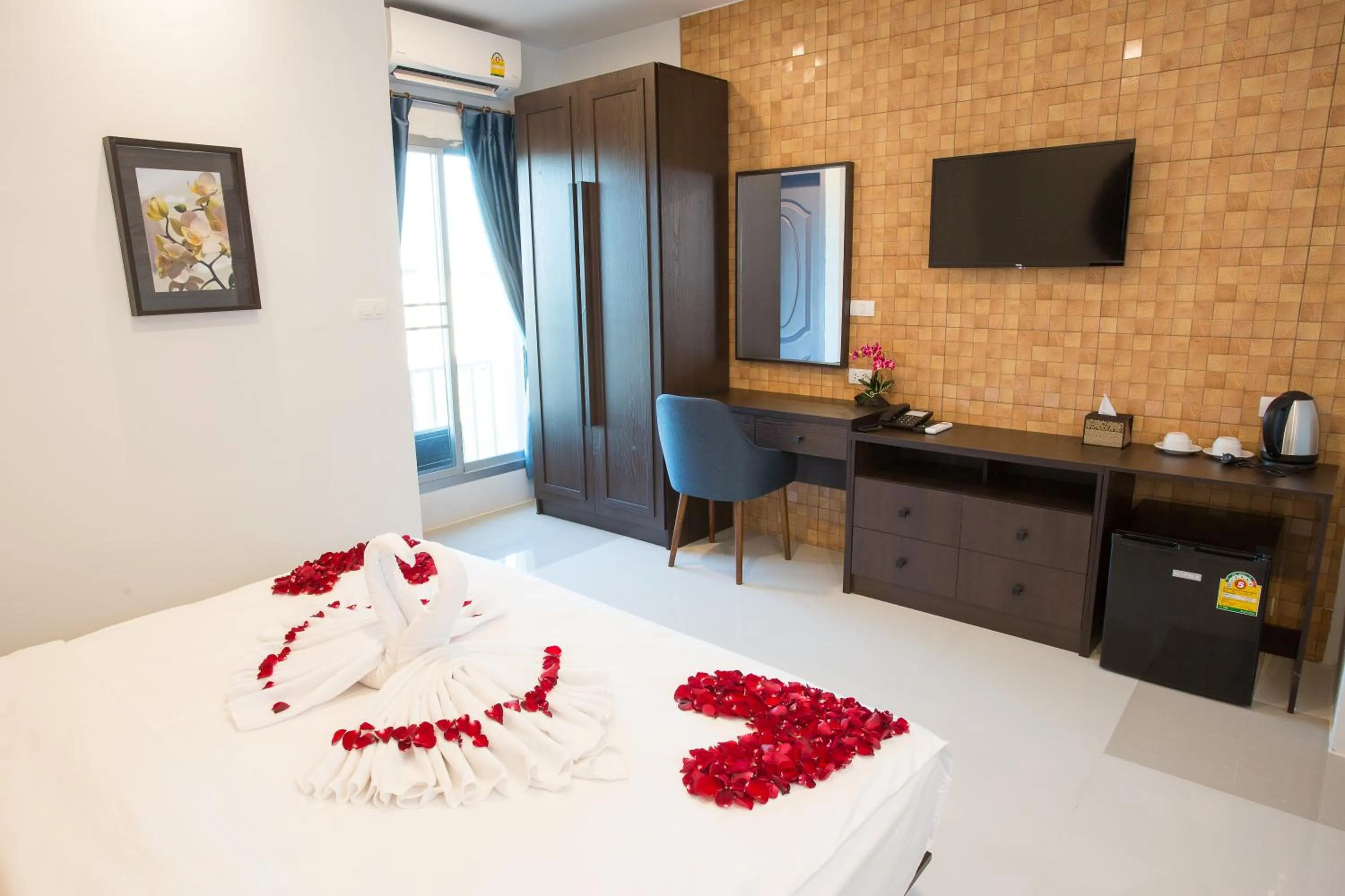 Photo of the whole room, Bed in Pongsakorn Boutique Resort