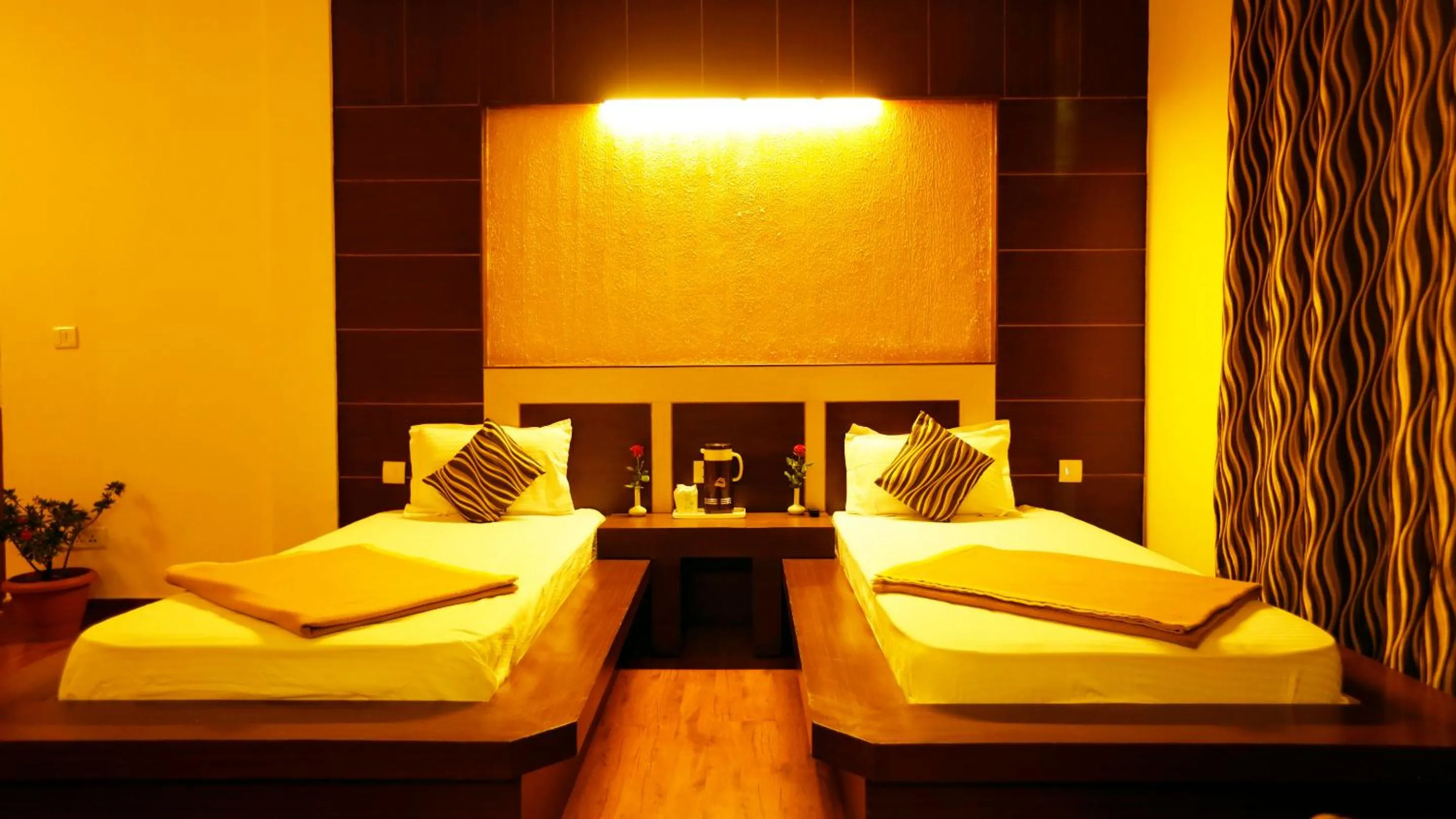 Bedroom, Bed in Hotel Glacier Resort