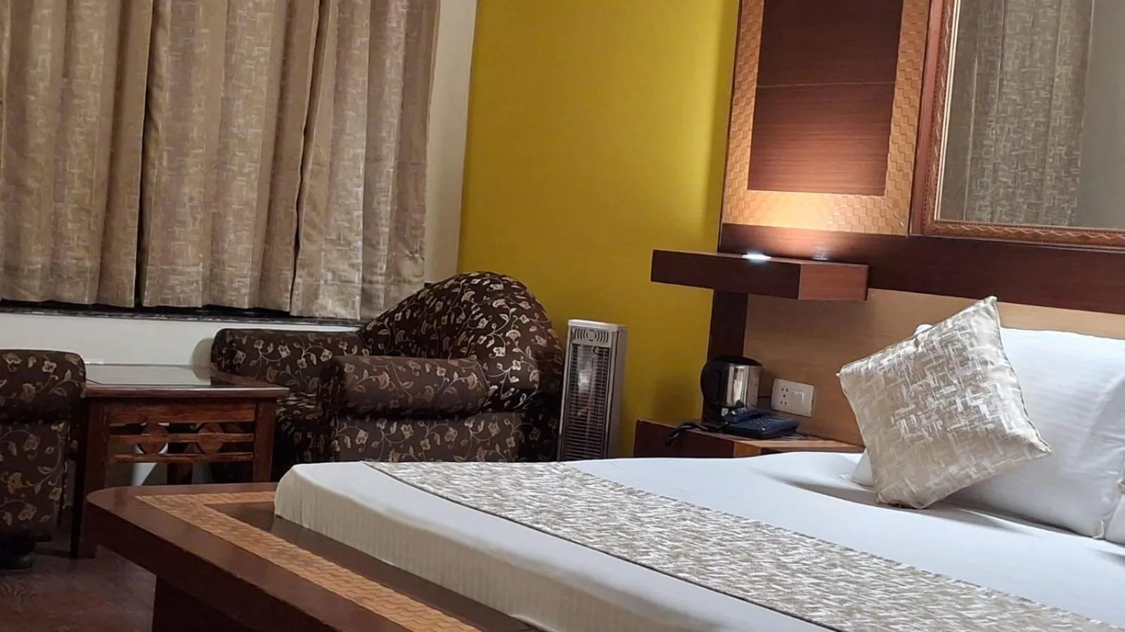 Bed in Hotel Glacier Resort