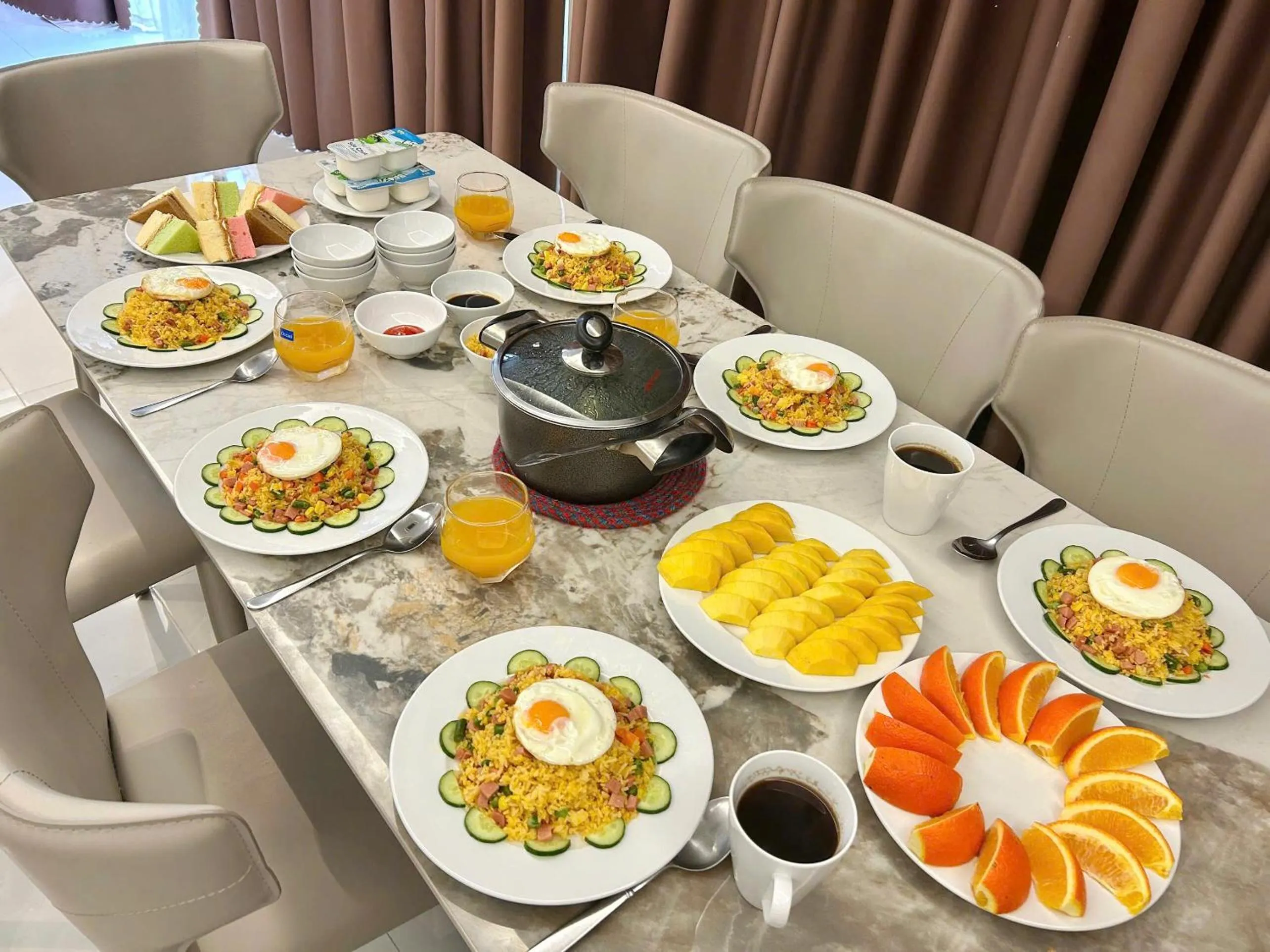 Food and drinks in Luxury Dana Beach Resort & Spa