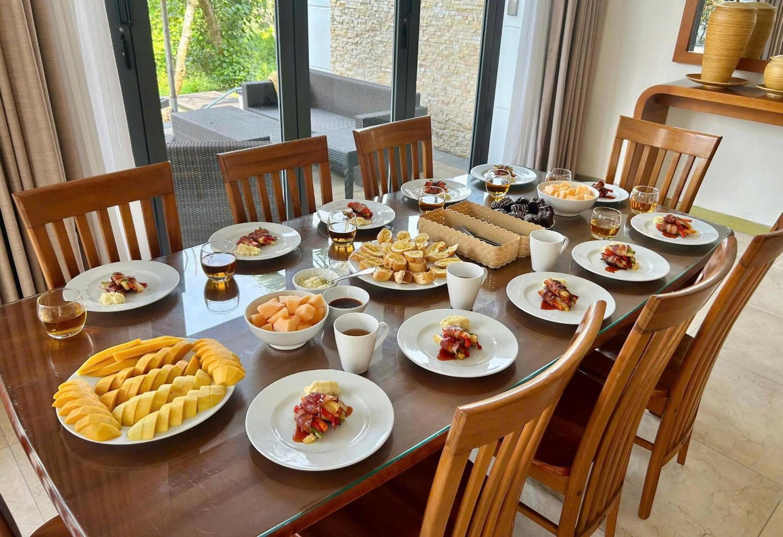 Food and drinks in Luxury Dana Beach Resort & Spa