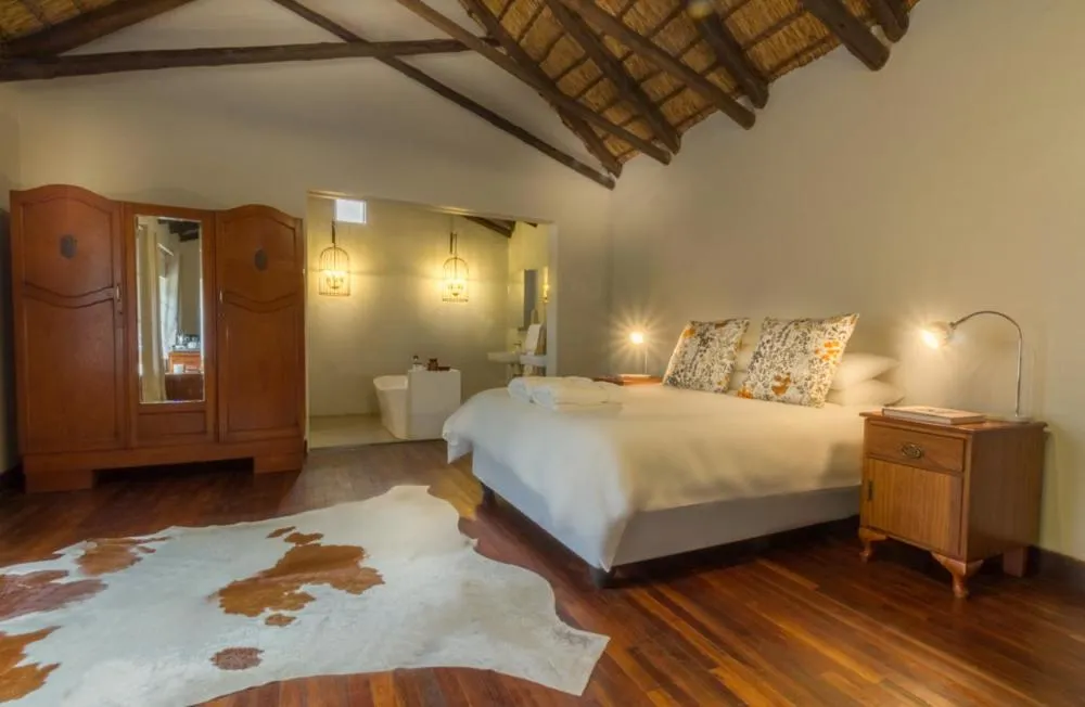 Bedroom, Bed in Pierneef's Kraal