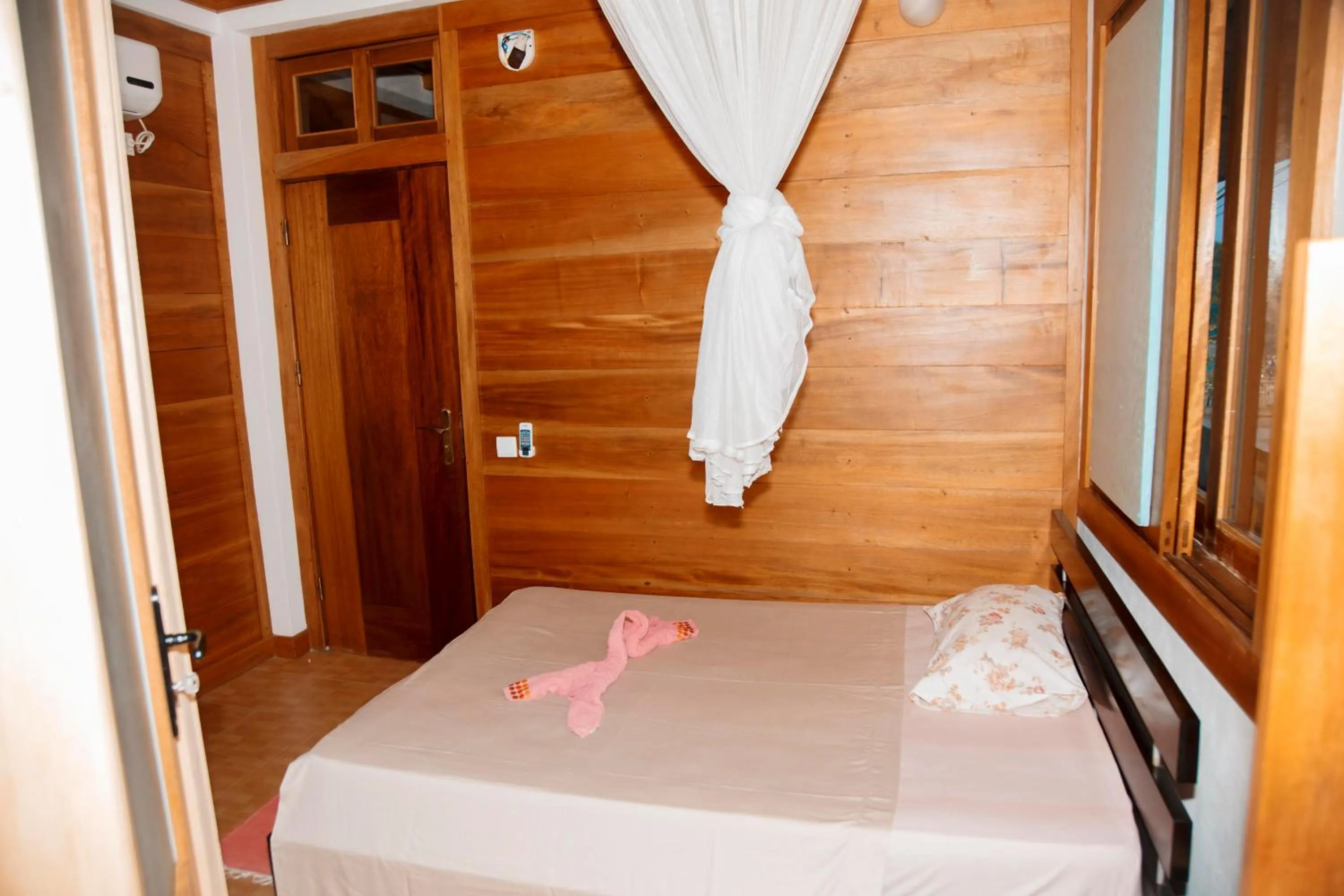 Bed in Albergaria Porcelana