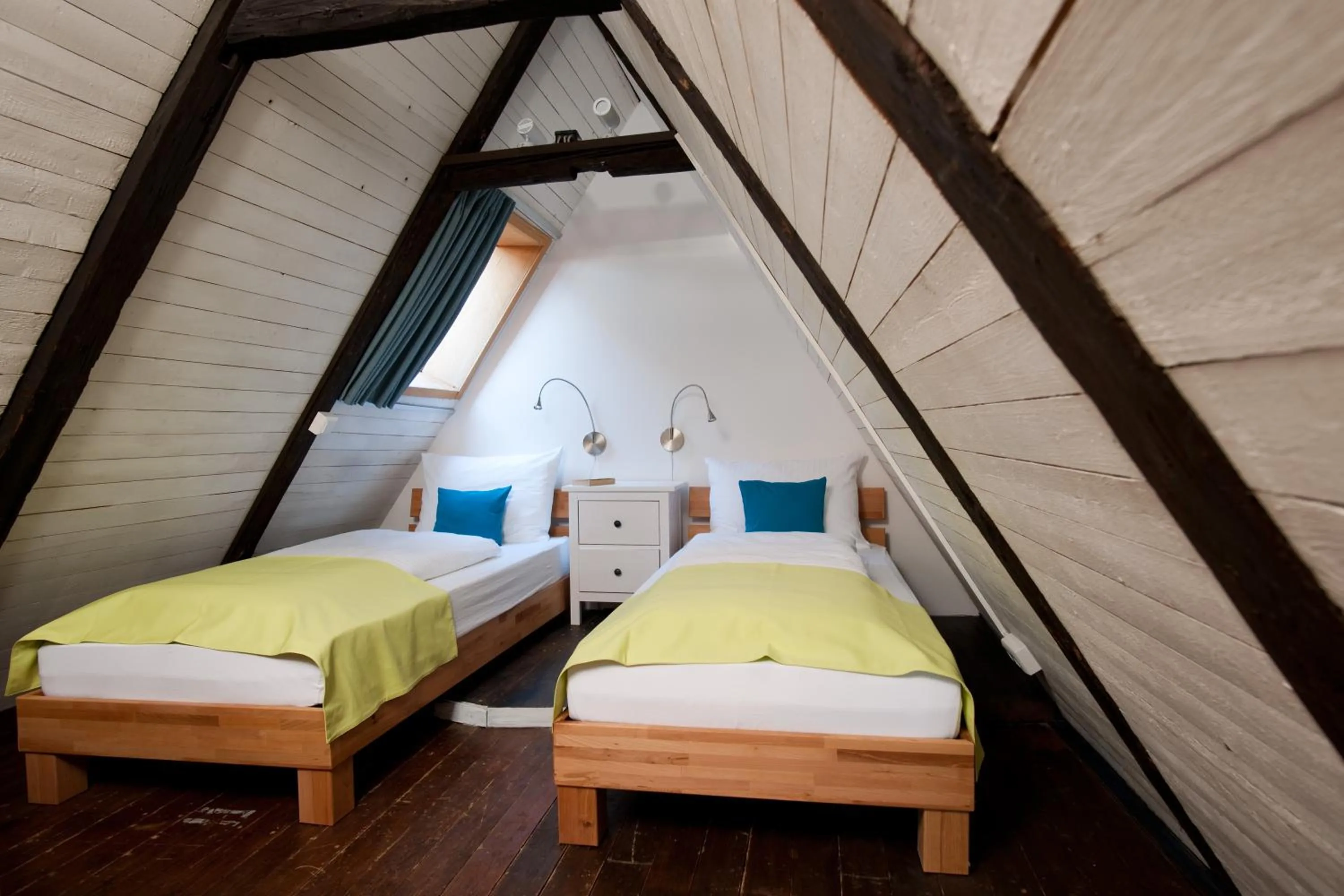 Bedroom, Bed in 1463 Apartmenthaus