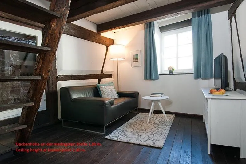 Seating area, Bed in 1463 Apartmenthaus