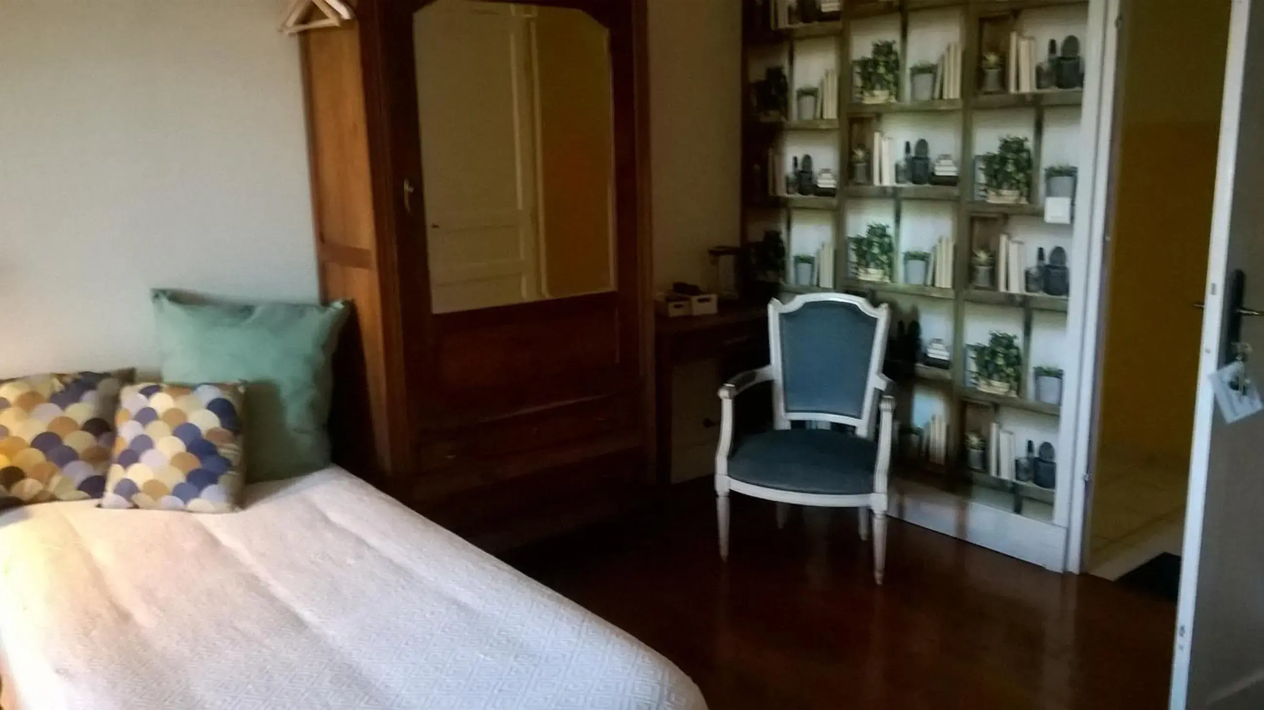 Triple Room with Shower - single occupancy in La Ferme de la Fosse Dionne Triple Room with Shower - single occupancy in La Ferme de la Fosse Dionne