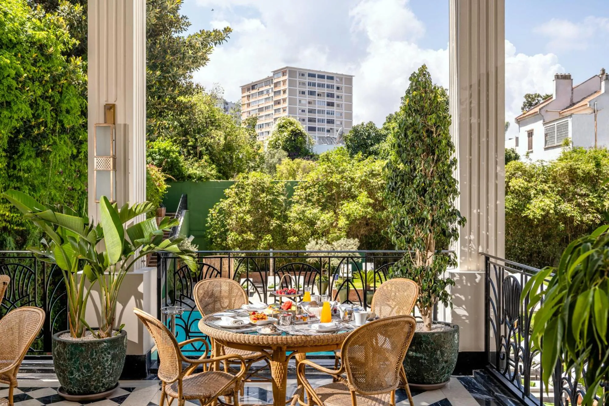 Restaurant/places to eat in Le Casablanca Hotel