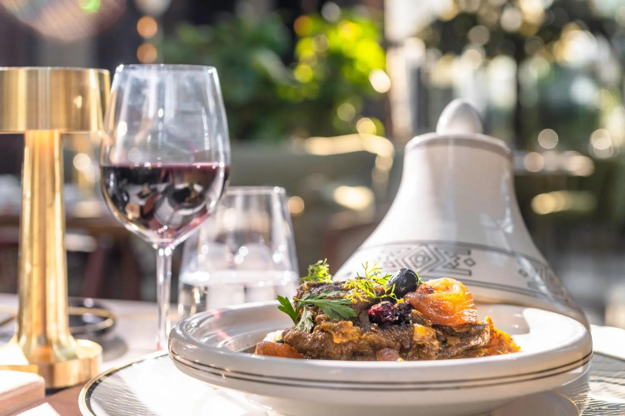 Restaurant/places to eat in Le Casablanca Hotel