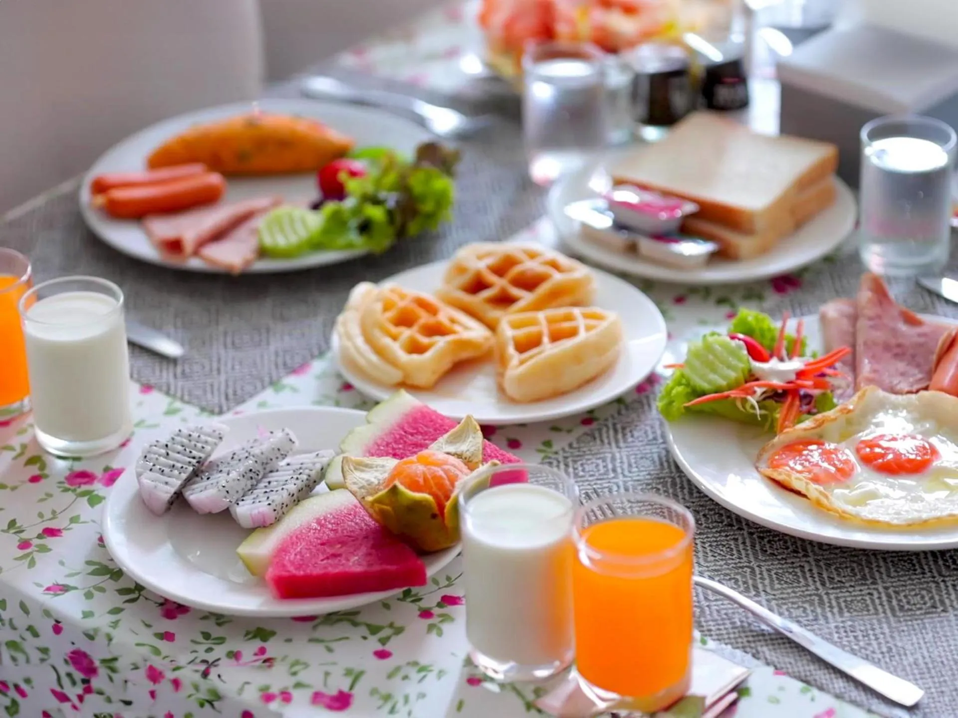 Breakfast in Phoenix Grand Patong