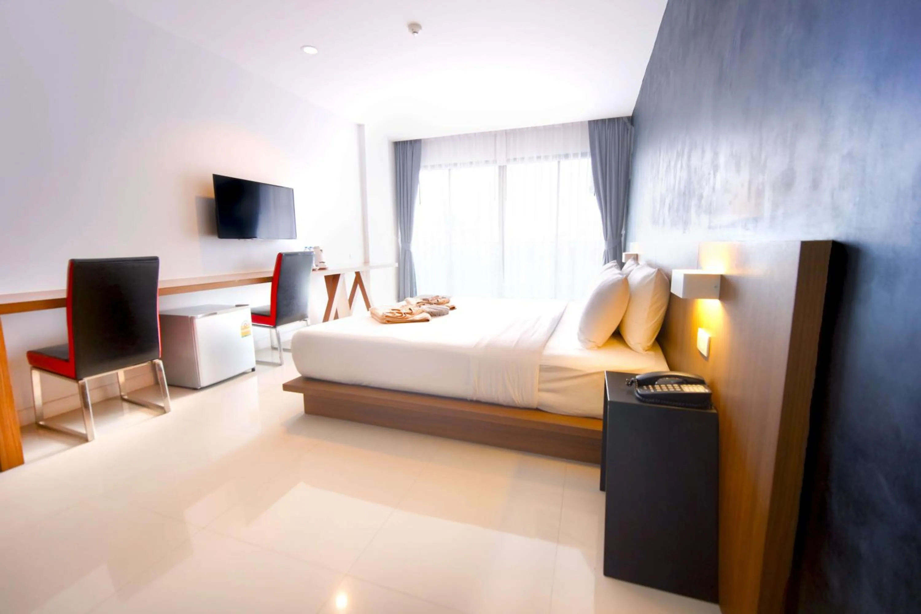 Living room, Bed in Phoenix Grand Patong