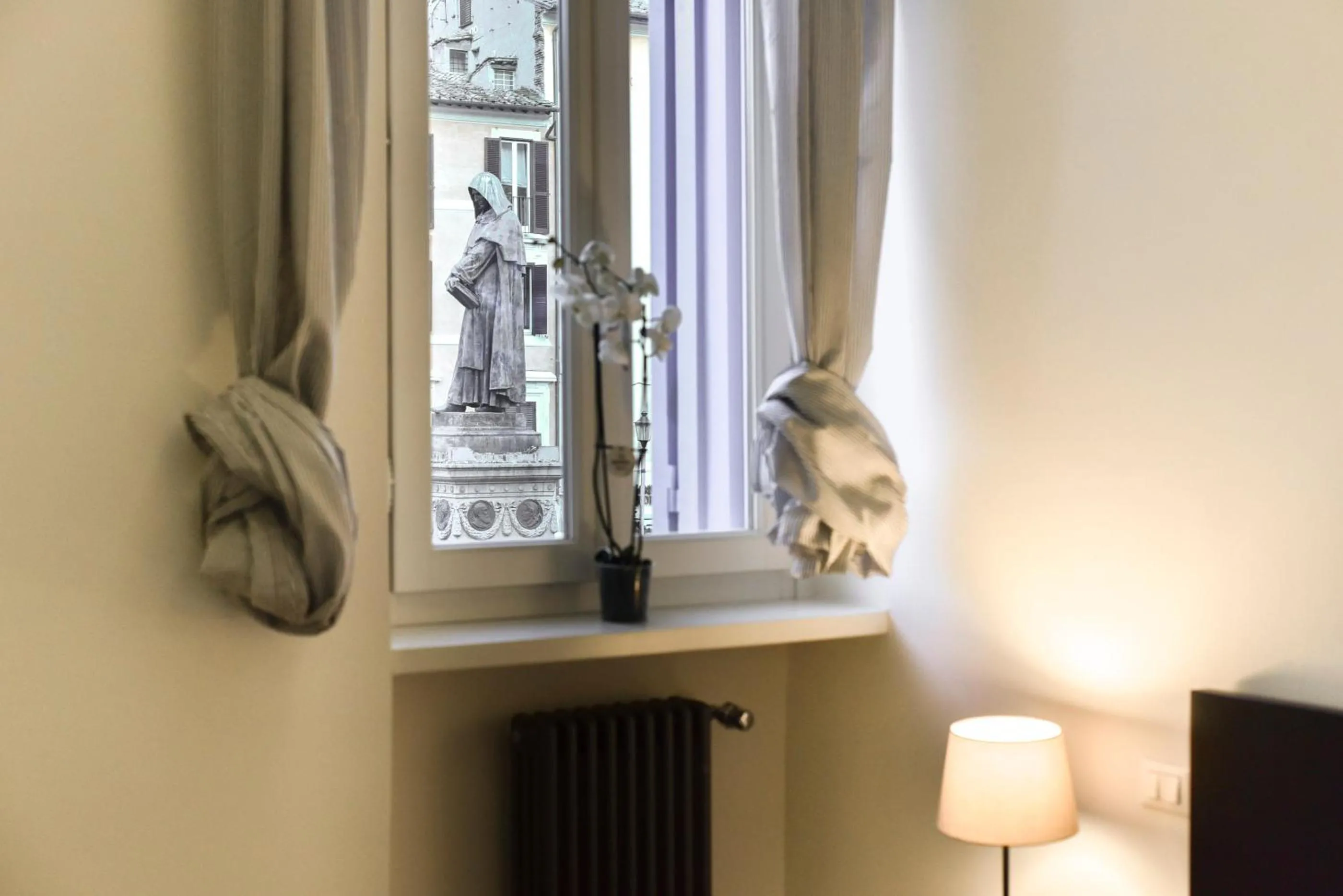 Decorative detail in Campo de' Fiori Brand New Apartment