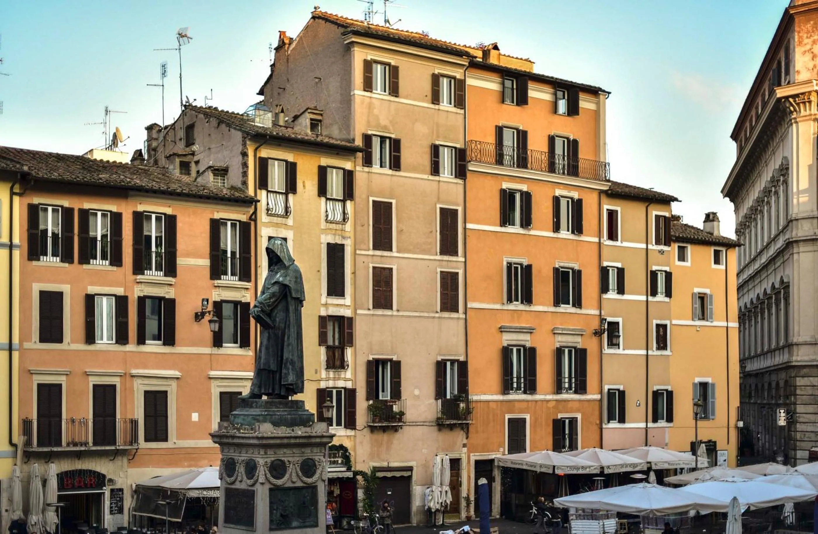 Property building in Campo de' Fiori Brand New Apartment