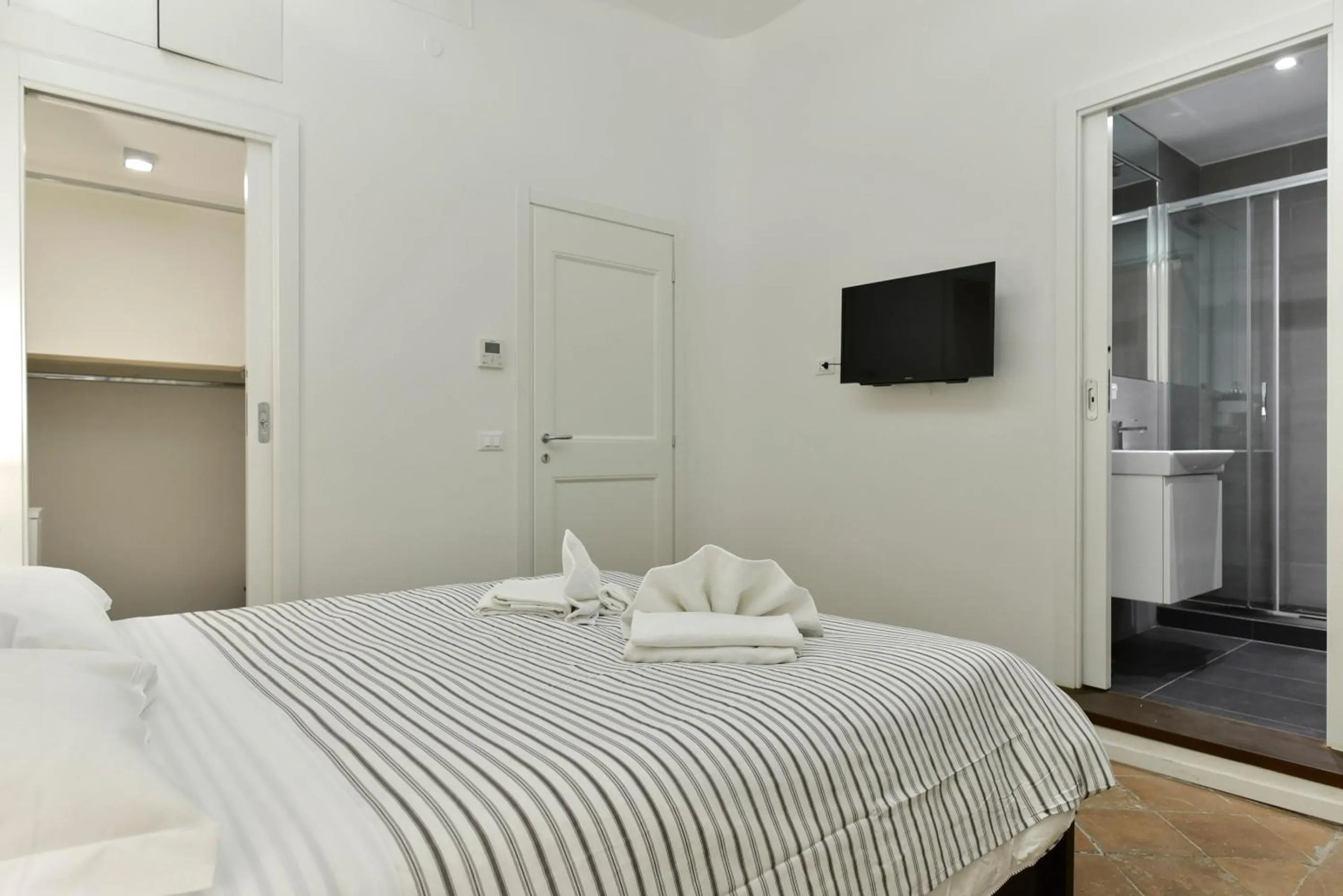 Bed in Campo de' Fiori Brand New Apartment