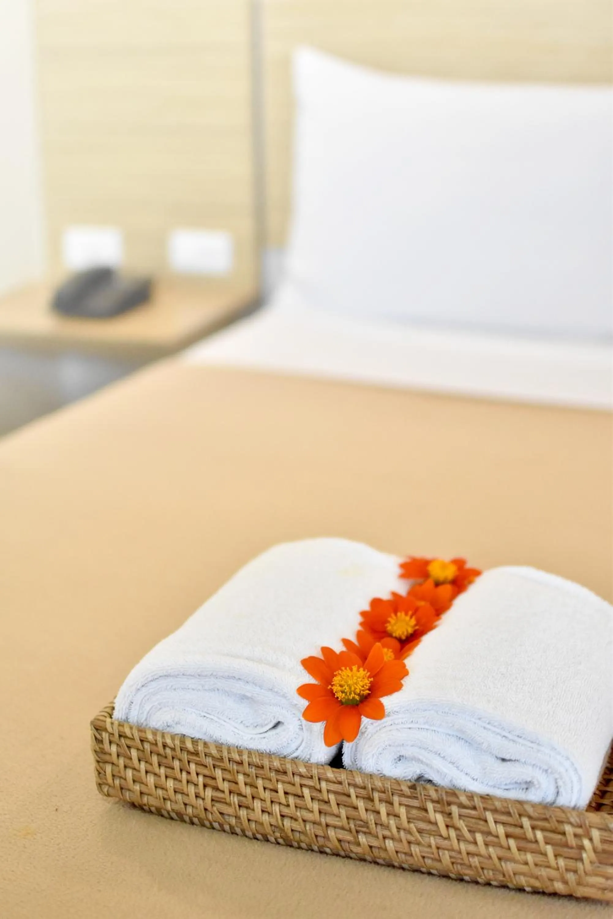 towels, Bed in Chambre Hotel Mactan