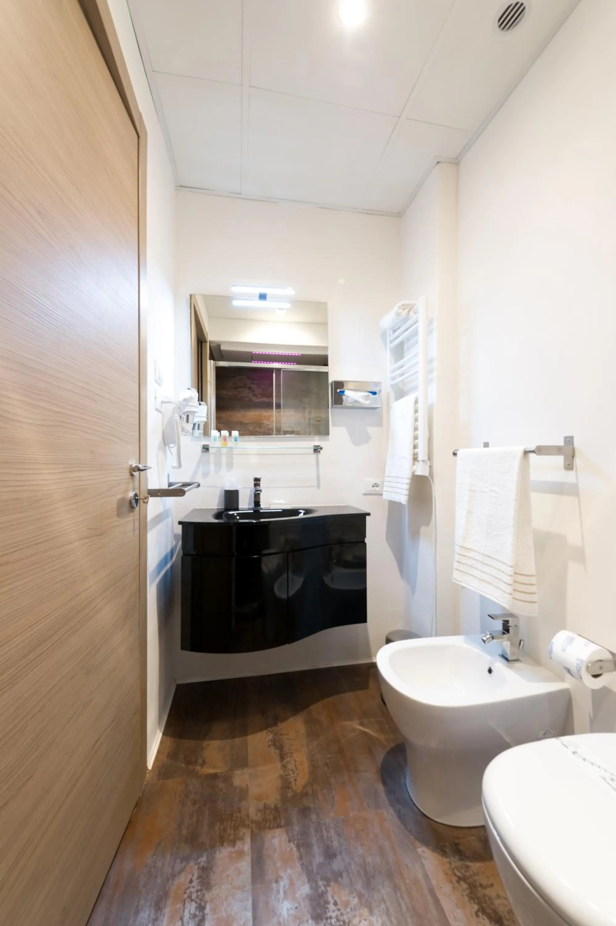 Bathroom in Brunelleschi Holidays Hostel