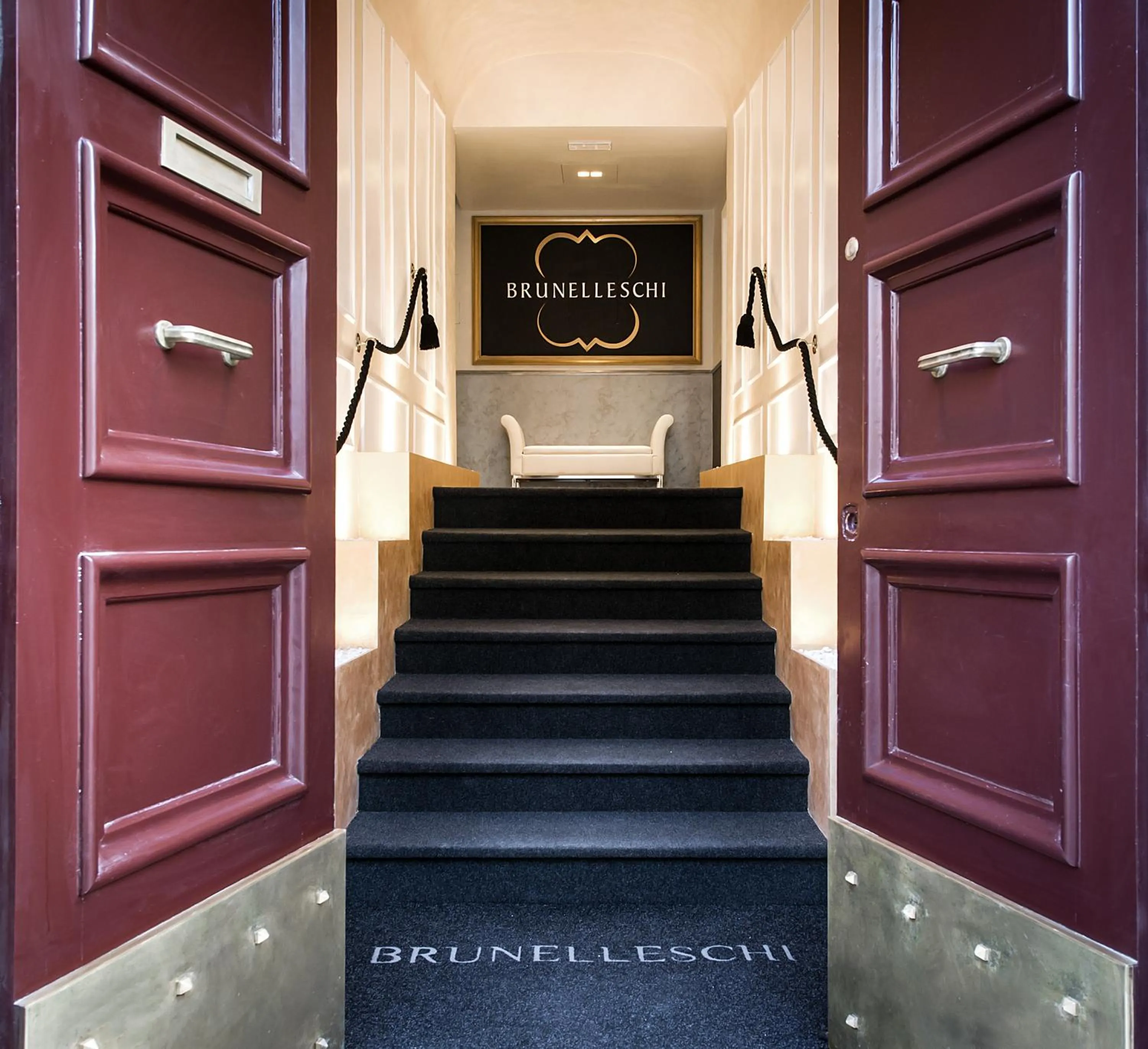 Facade/entrance in Brunelleschi Holidays Hostel