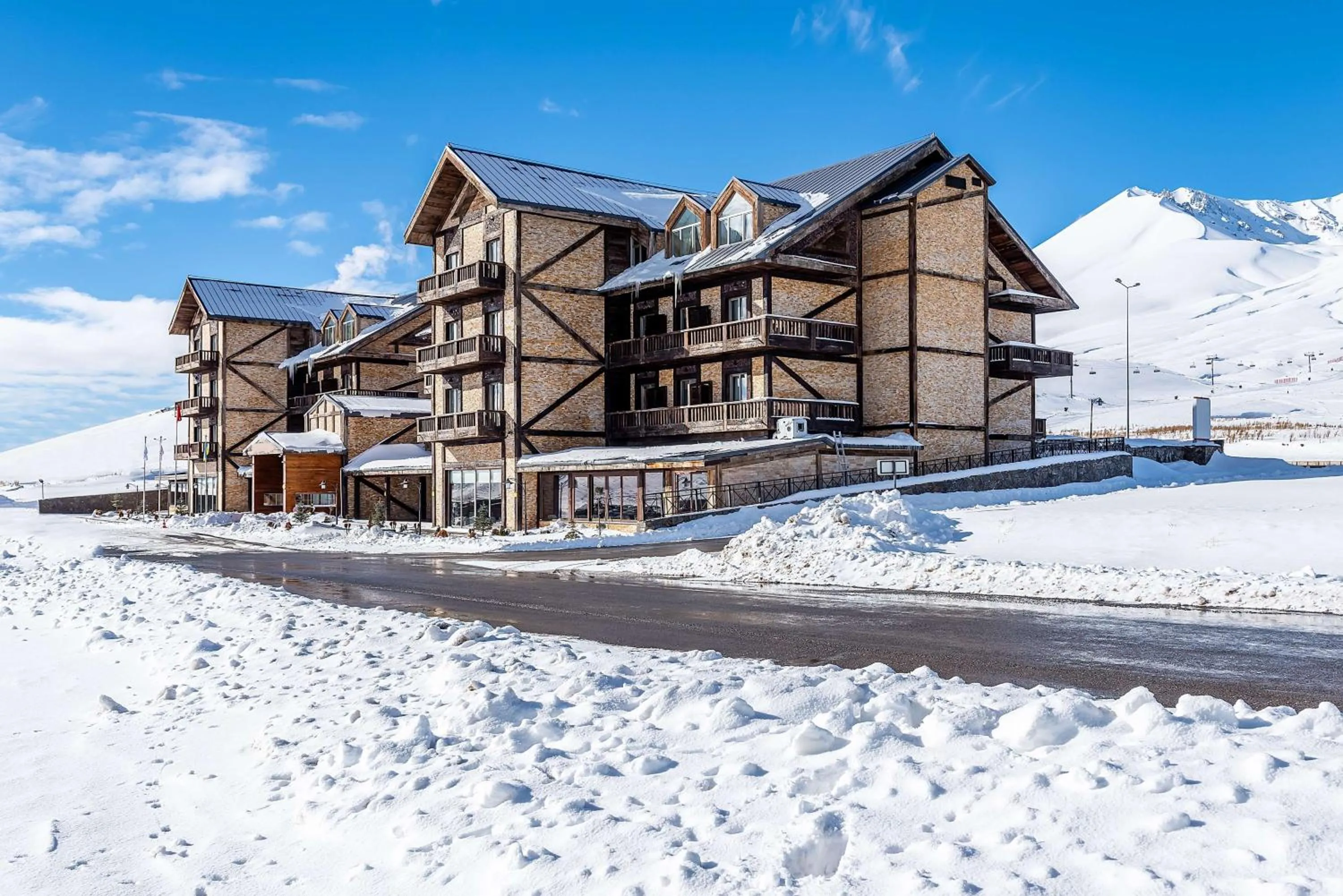 Property building in Das 3917