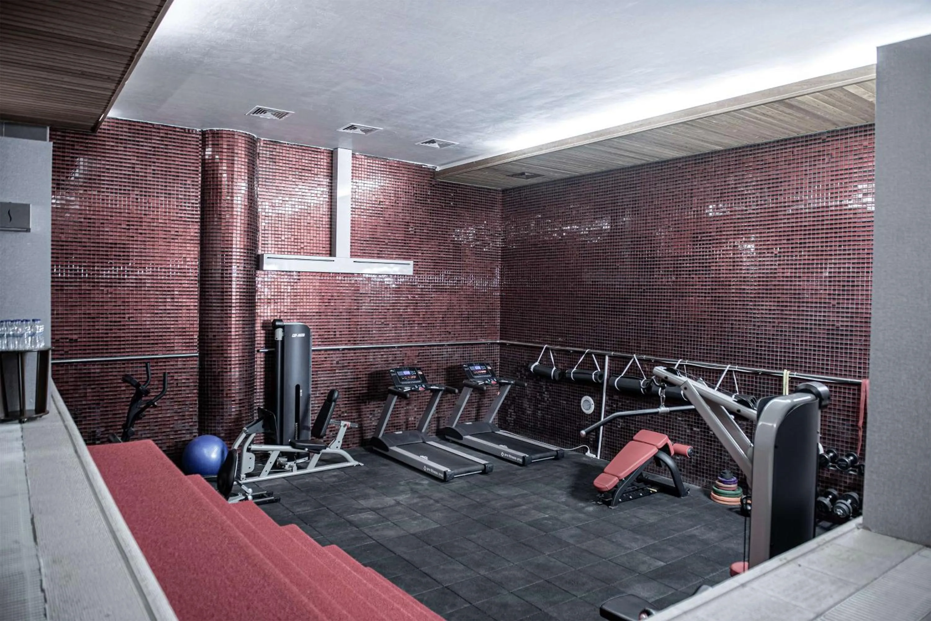 Fitness centre/facilities in Das 3917