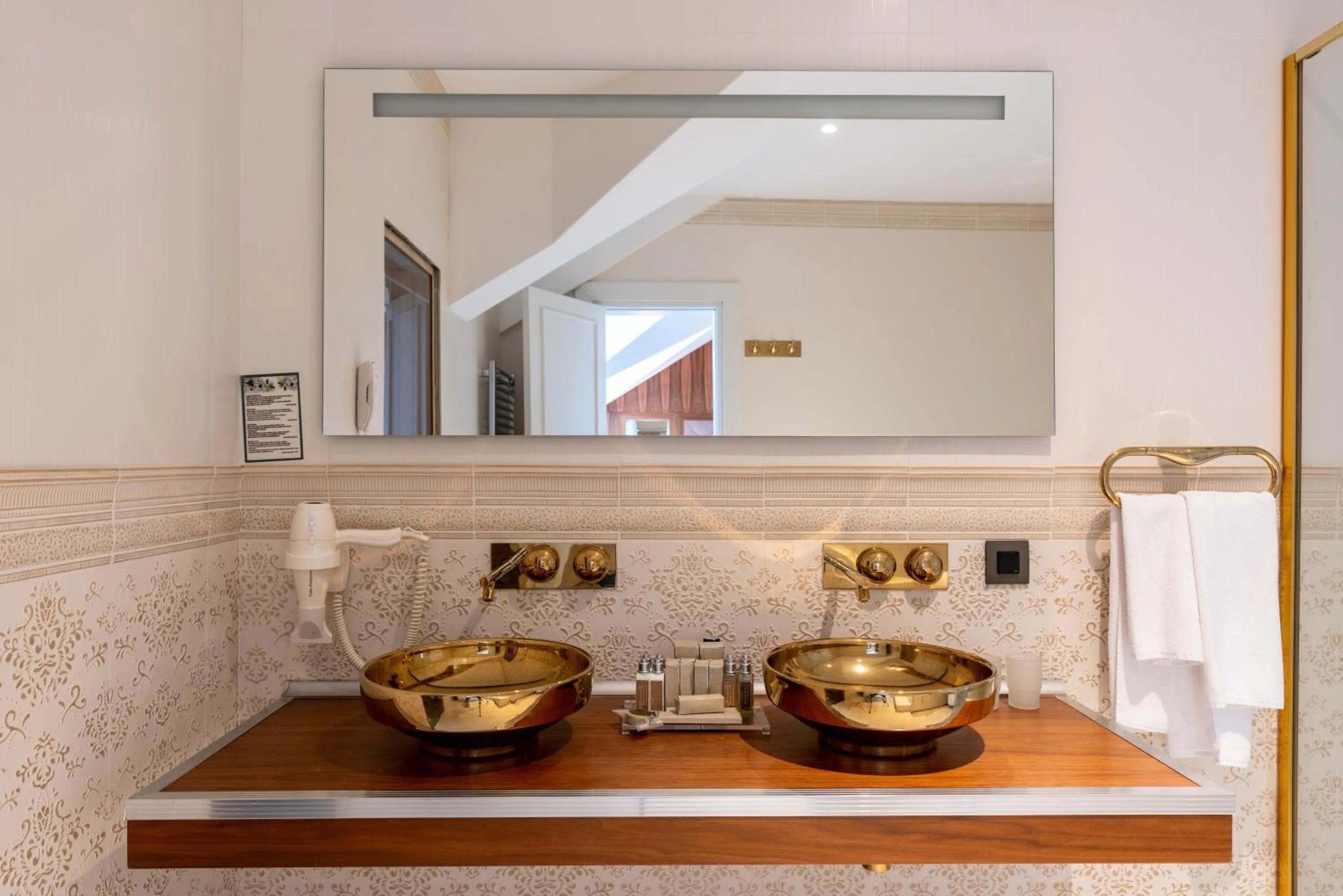 Bathroom in Das 3917