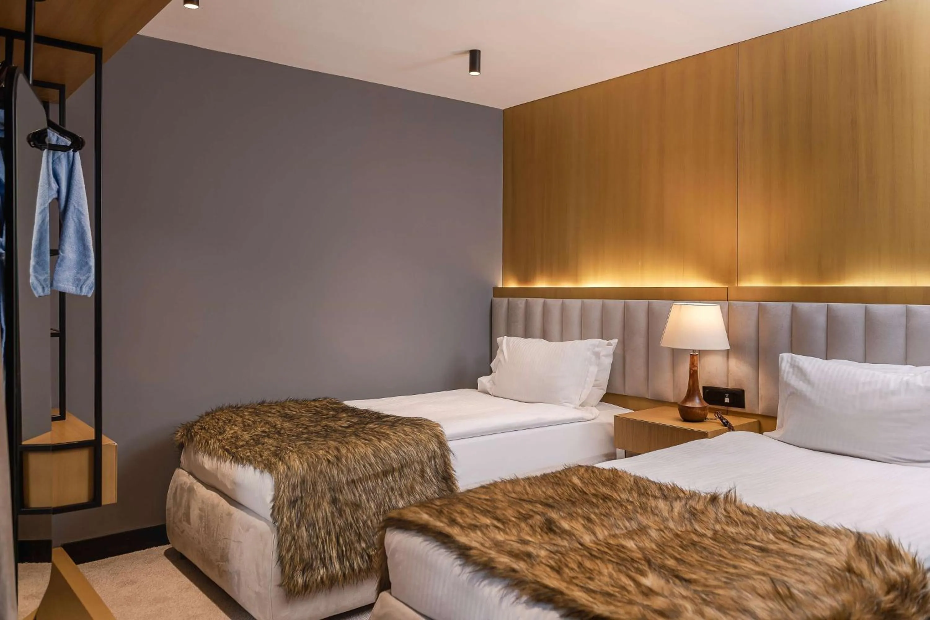 Bedroom, Bed in Das 3917