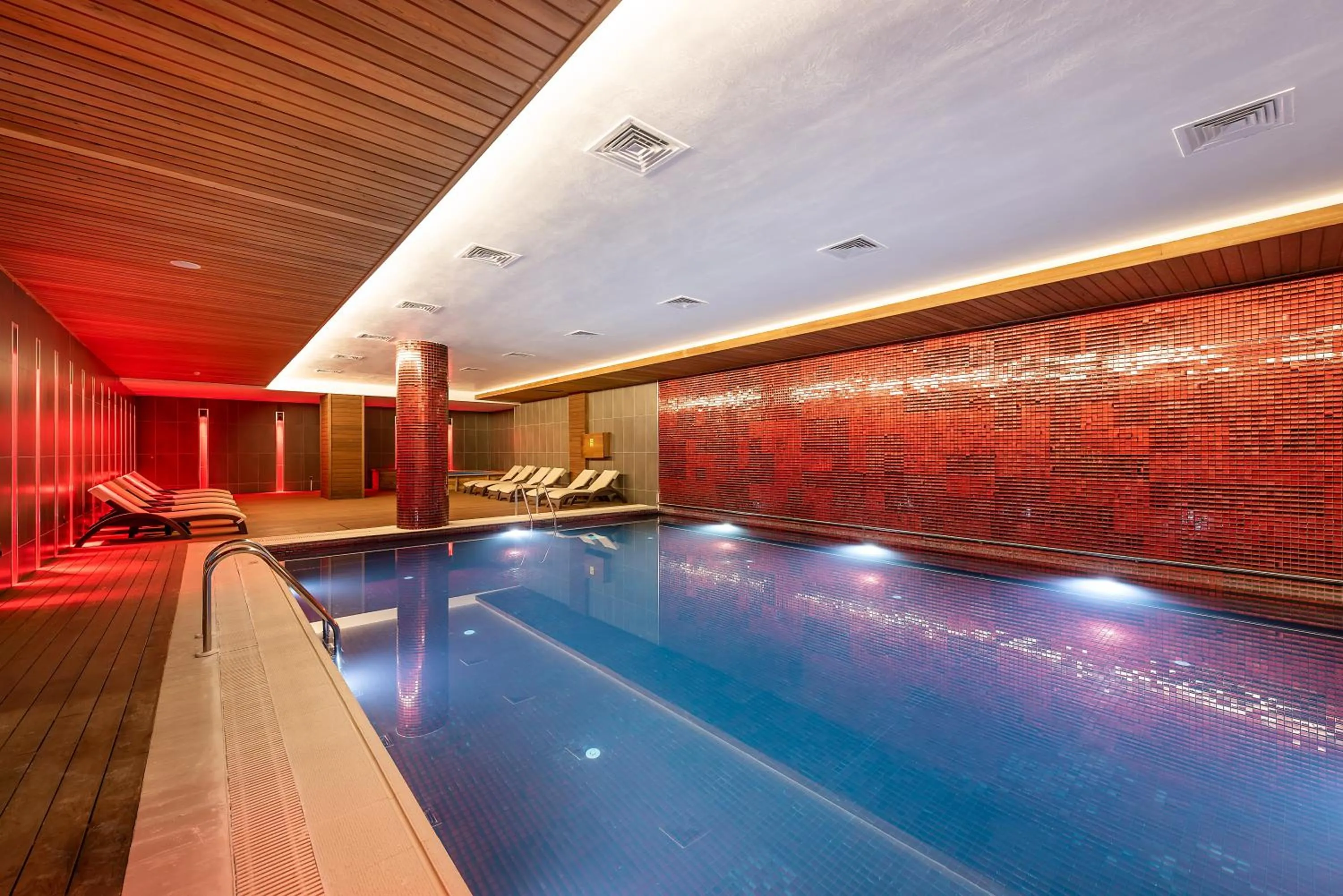 Swimming pool in Das 3917