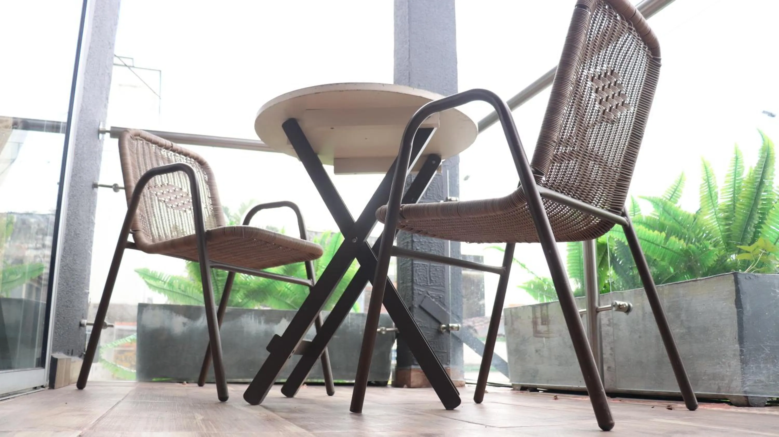 Seating area in Hotel Simón Plaza