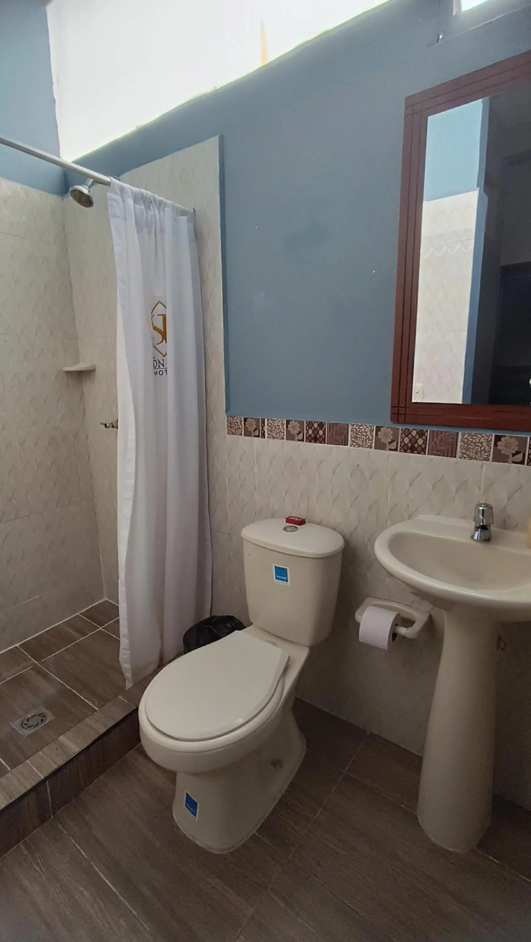 Shower in Hotel Simón Plaza