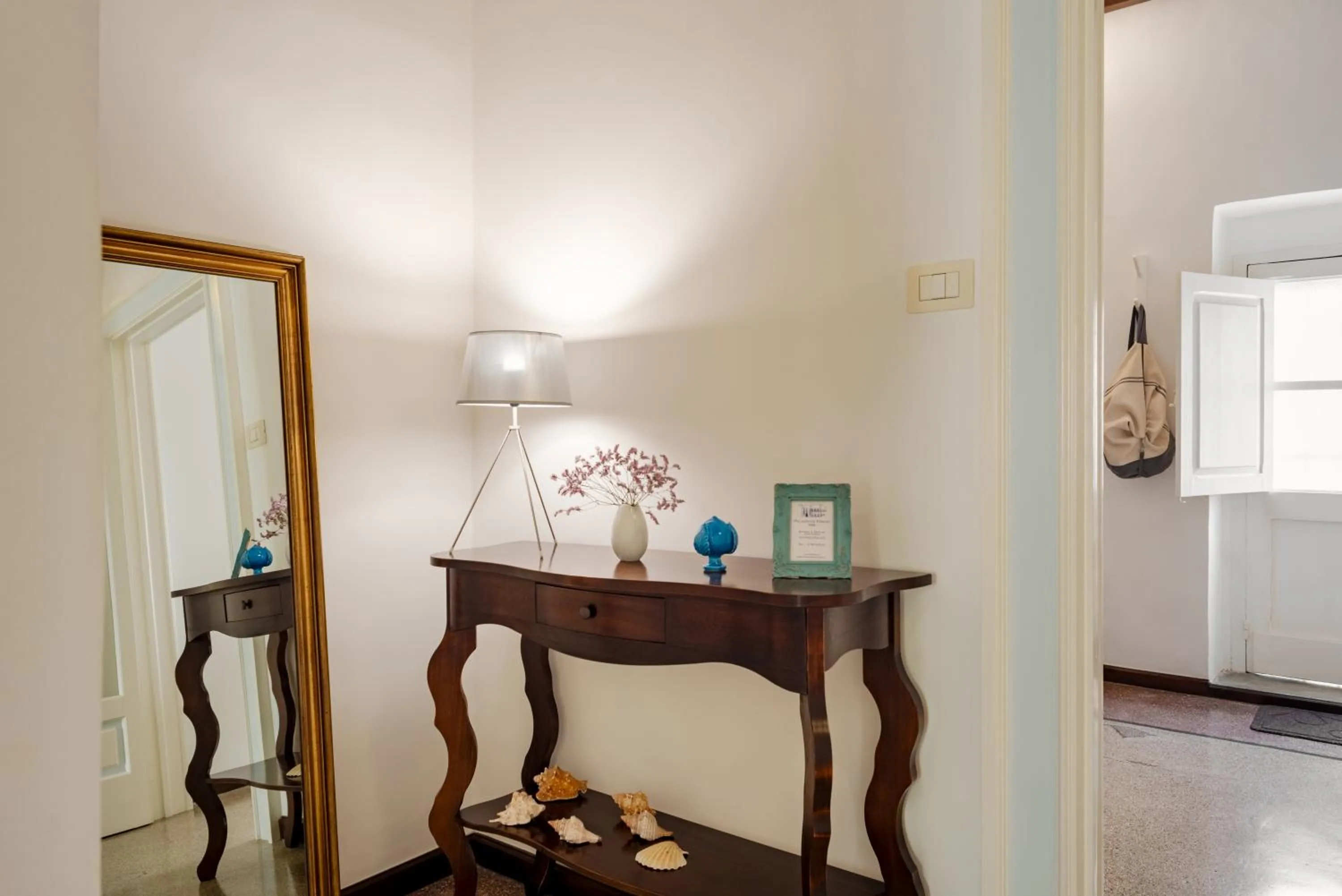 Decorative detail in Palazzo De Tomasi B&B