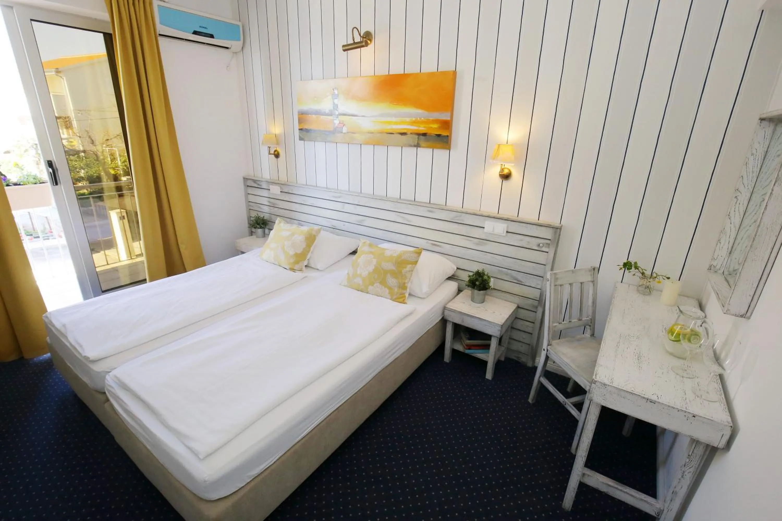 Photo of the whole room, Bed in Hotel Delfin