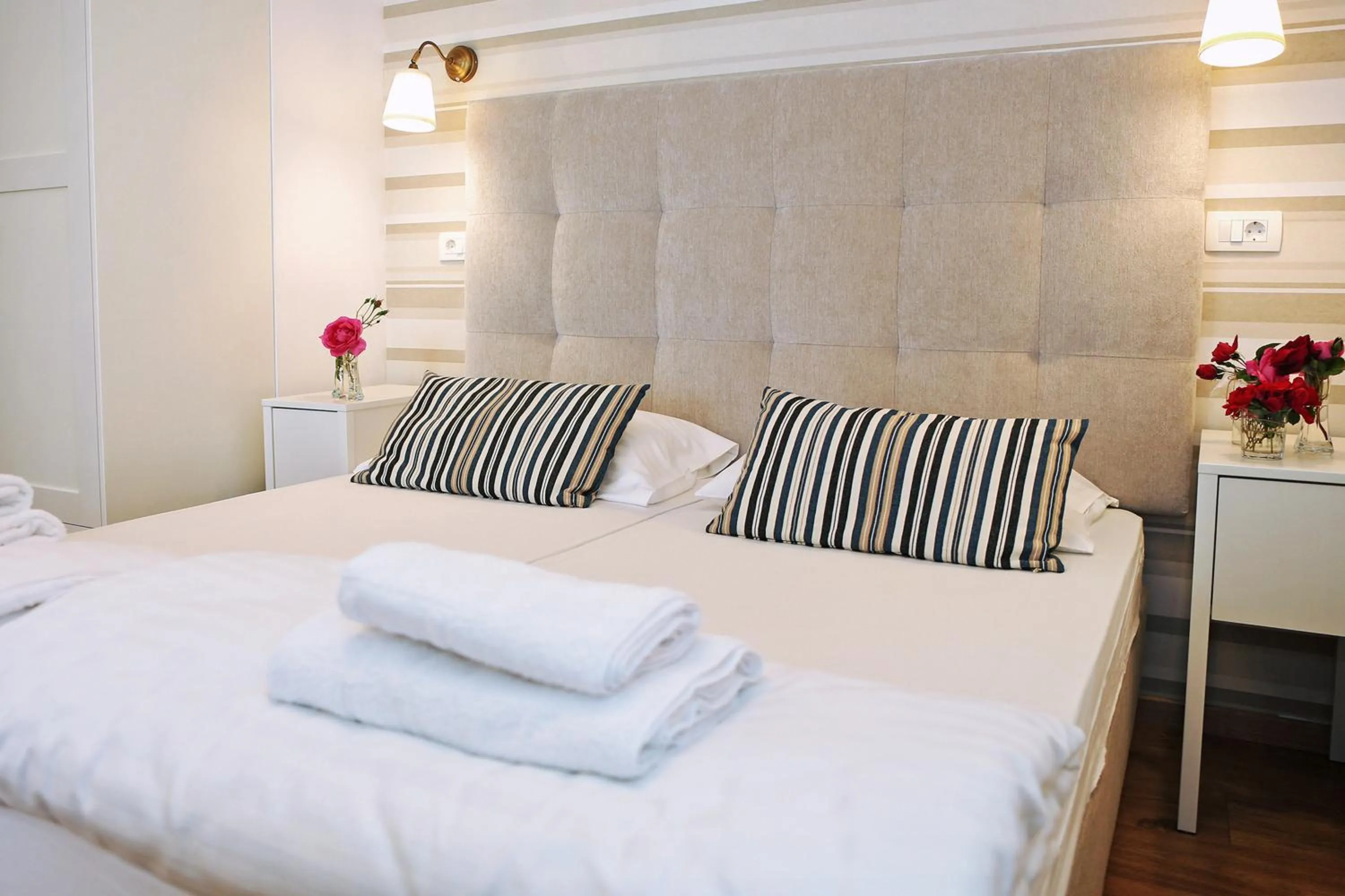 Bedroom, Bed in Hotel Delfin