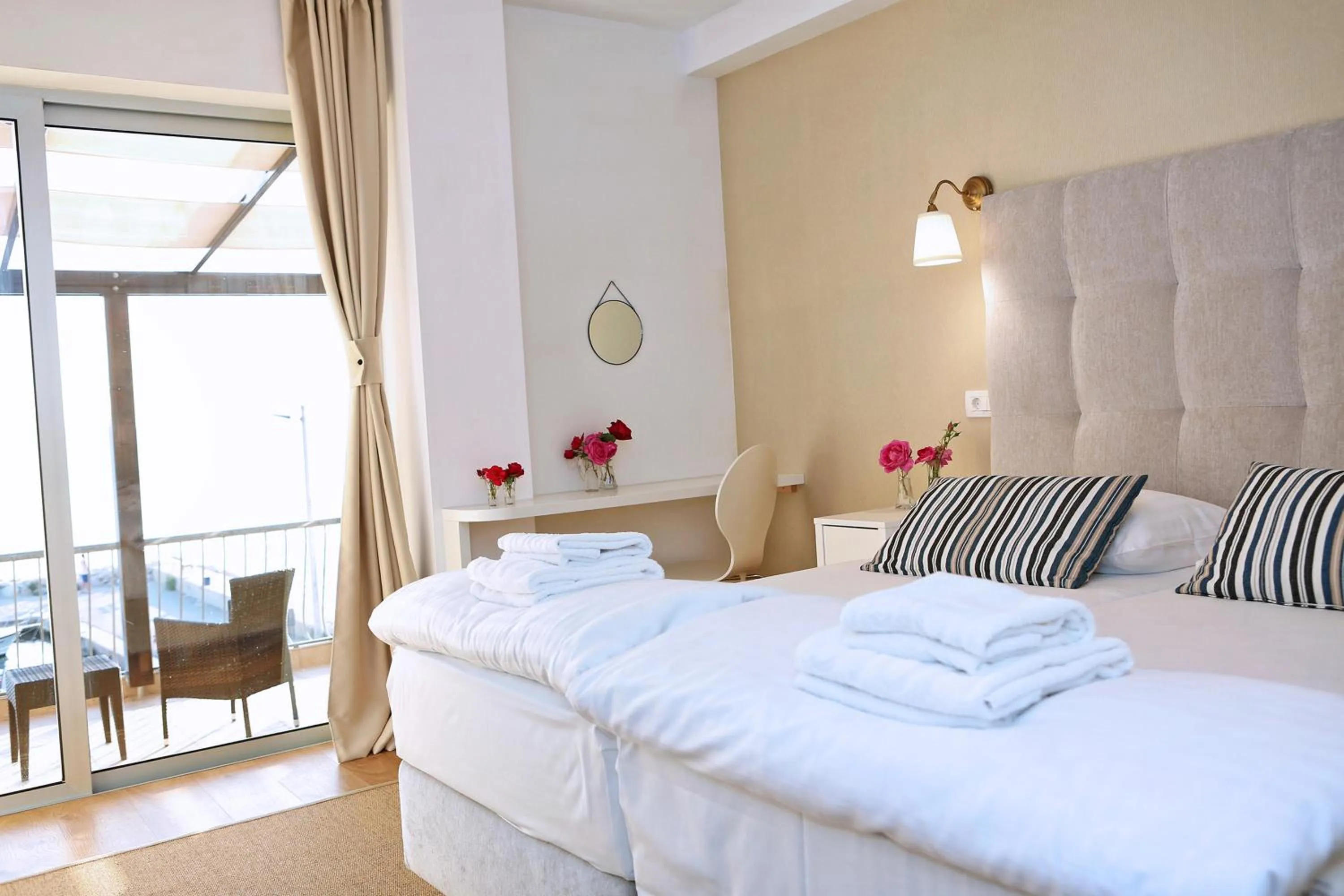 Bedroom, Bed in Hotel Delfin