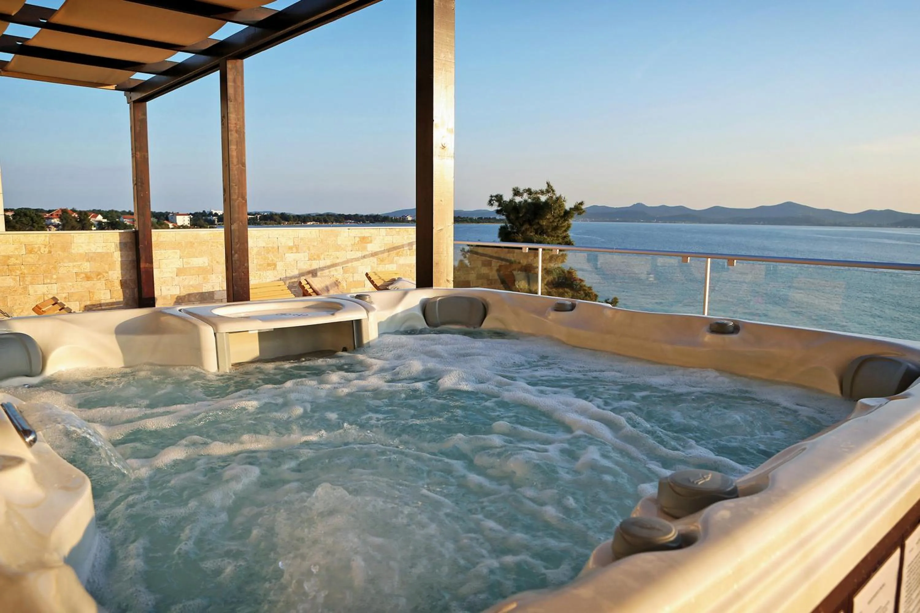 Hot Tub in Hotel Delfin