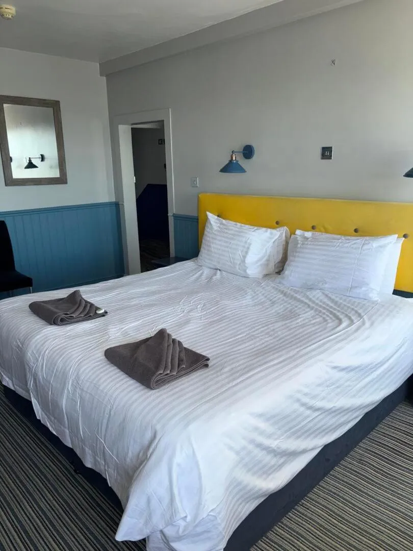 Sea view, Bed in The Leam Hotel