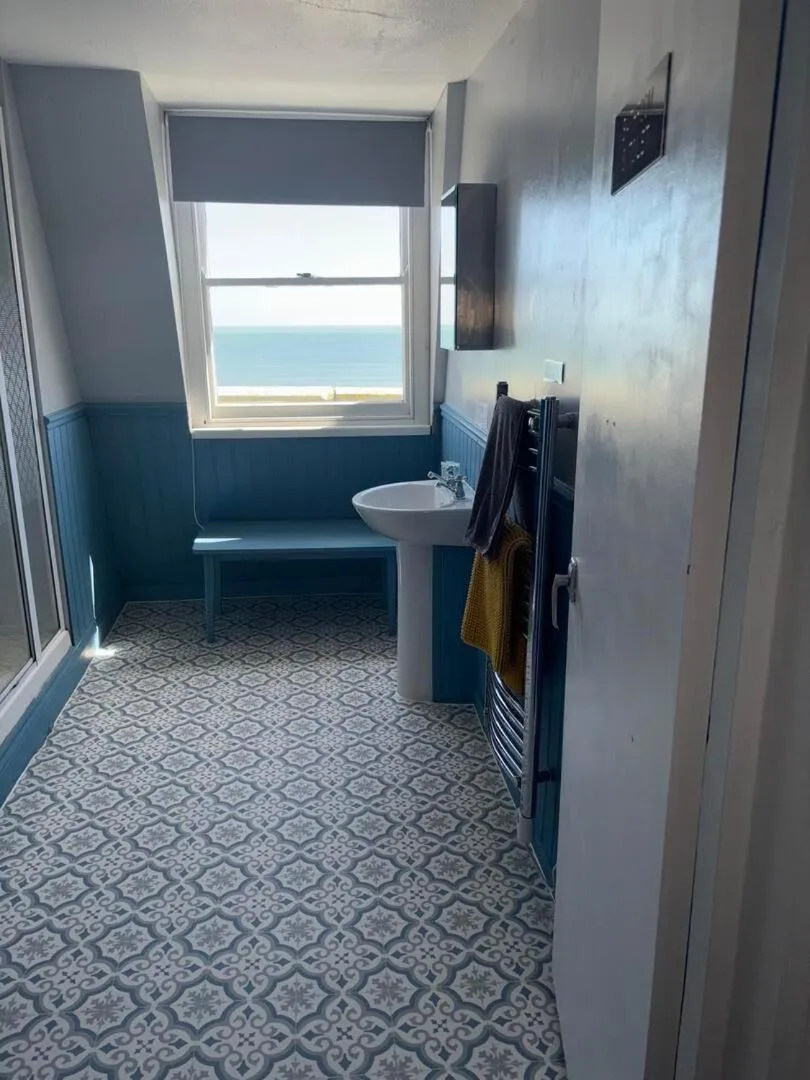 Shower in The Leam Hotel