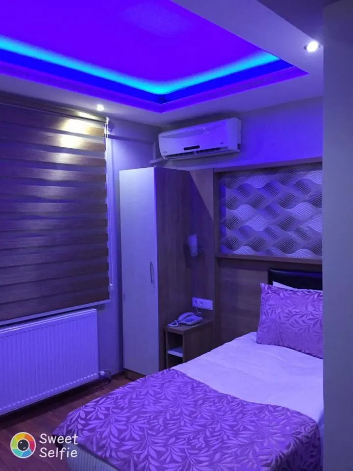 Bedroom in Göznur Otel